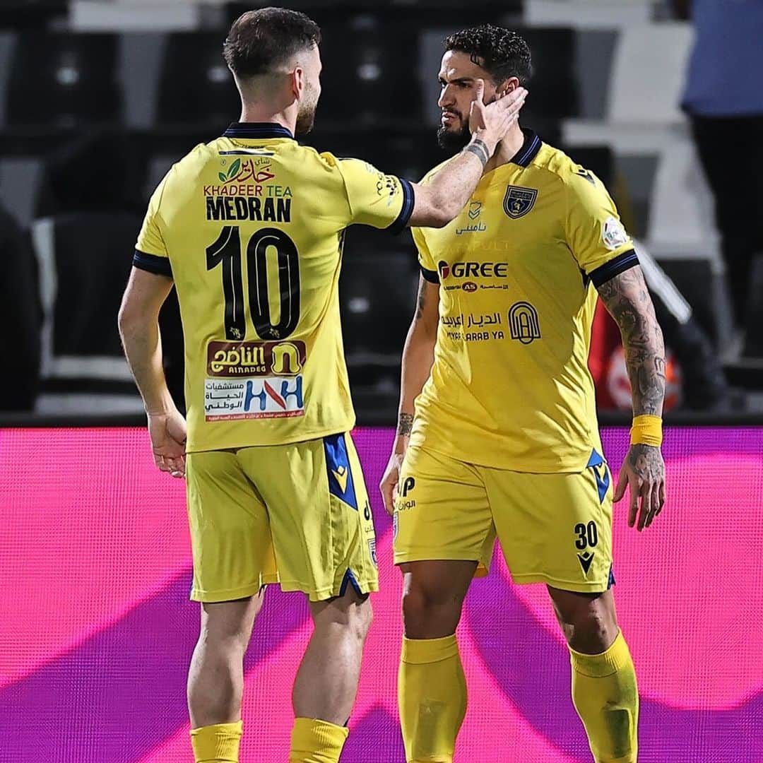 アルバロ・メドランさんのインスタグラム写真 - (アルバロ・メドランInstagram)「We needed it , we did it.  +3 💪🏼💛🐺 @altaawounfc   📸: @naif_omim」12月3日 21時42分 - alvaromedran