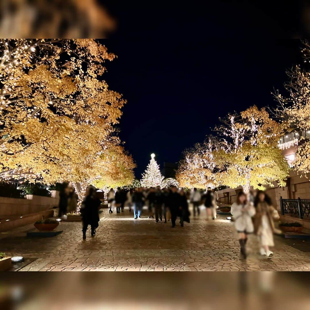 田中香子さんのインスタグラム写真 - (田中香子Instagram)「バカラシャンデリアの前で ゴスペルコンサート🔔🎶 気分は一気にクリスマス♡  #ゴスペル #バカラシャンデリア #baccarat  #ebisugardenplace」12月3日 21時49分 - soo.yt