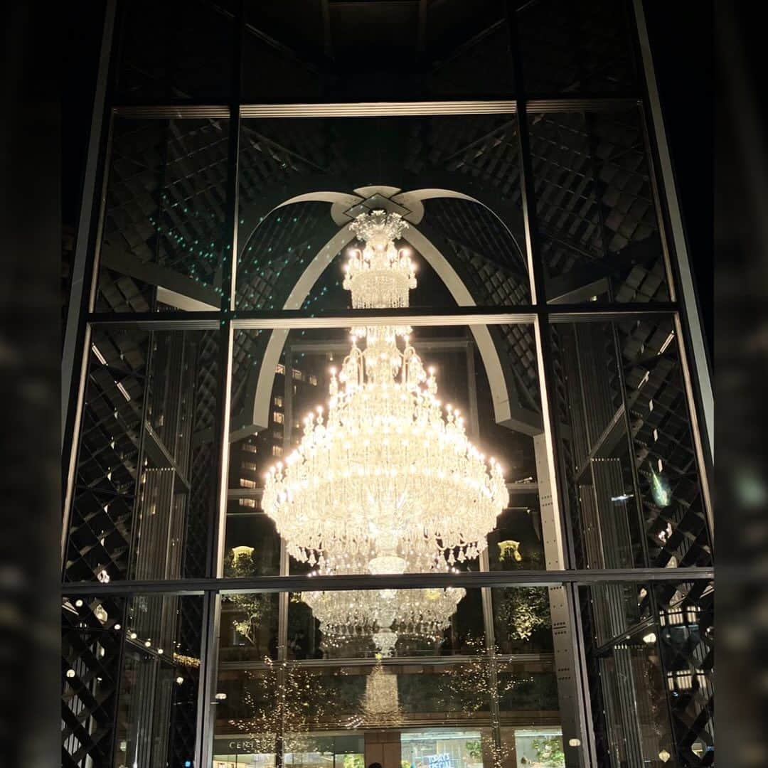 田中香子さんのインスタグラム写真 - (田中香子Instagram)「バカラシャンデリアの前で ゴスペルコンサート🔔🎶 気分は一気にクリスマス♡  #ゴスペル #バカラシャンデリア #baccarat  #ebisugardenplace」12月3日 21時49分 - soo.yt