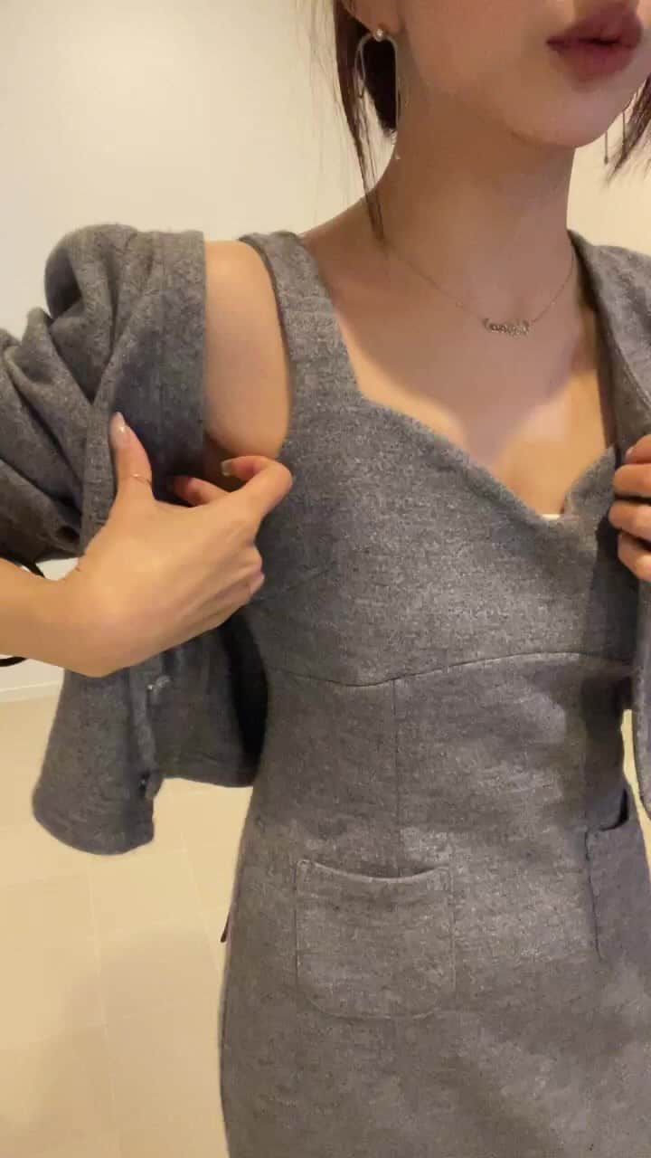 西もなかのインスタグラム：「⠀ 【♡Early Sping♡】⠀ 商品紹介・コーディネート提案のインスタライブです♡⠀ ⠀ 12/1 ~ 12/5 23:59までの5日間限定で販売を行なっている、⠀ ☑︎2Way Cardigan⠀ ☑︎レザーリボンワンピ⠀ の商品紹介とコーディネートご提案をしてみました♡⠀ ⠀」