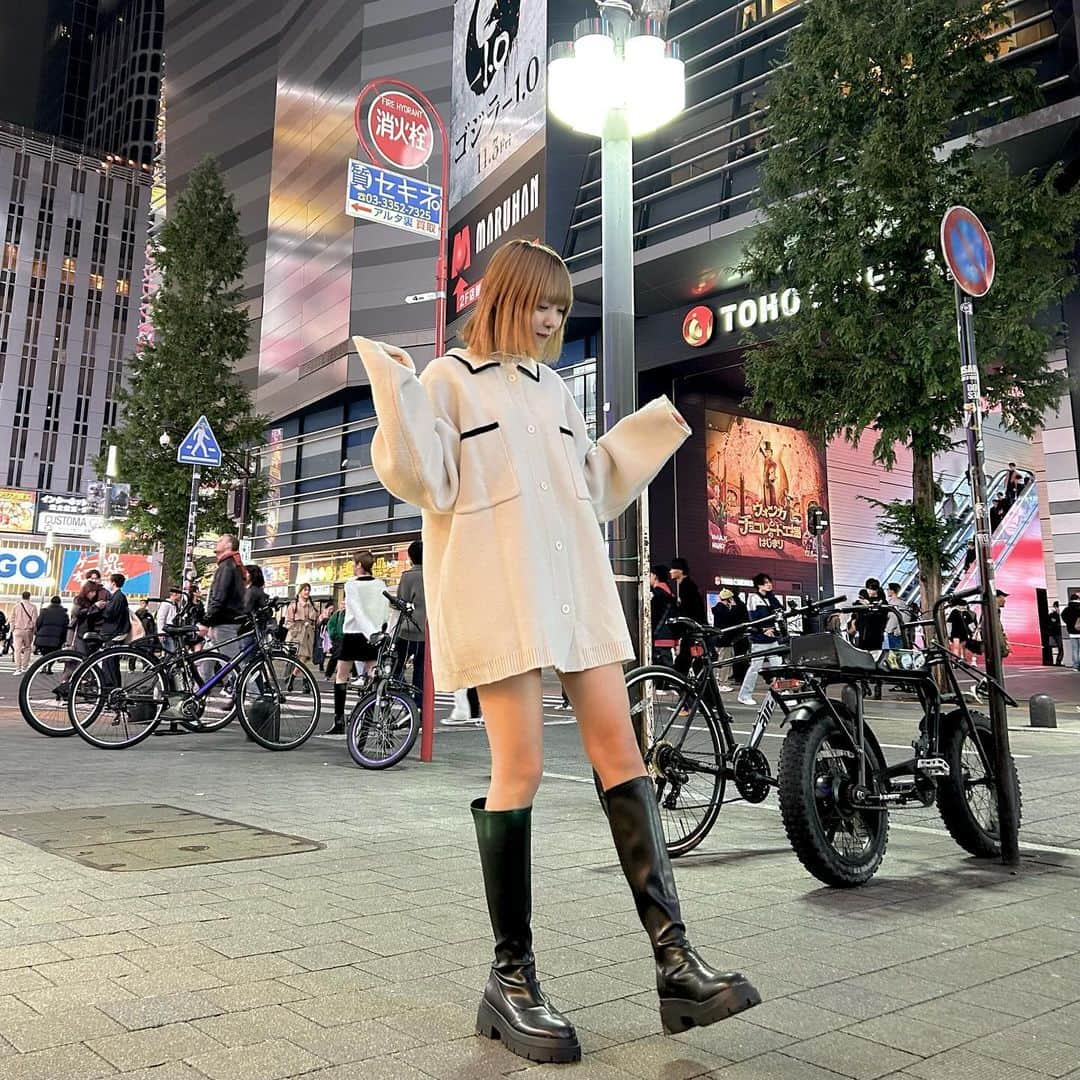 濱越さおりさんのインスタグラム写真 - (濱越さおりInstagram)「. ロングブーツの季節！🖤  knit： @kastane_  boots： @heather_love_official」12月3日 21時51分 - hamakoshi_saori