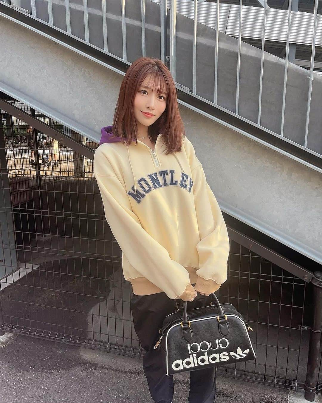 河北彩花のインスタグラム：「⁡ ⁡ ⁡ 最近はパーカーにハマっちゃって 今まで買ったことないようなお店で 新しいのあつめてる🫶🏻🥹 ⁡ ⁡ ⁡ このパーカーは一目惚れした ロッカールームってブランドのもの🙌🏻 ⁡ ⁡ ⁡ フードが紫なのがかわいくてかわいくて💜   #さいかのしふく」