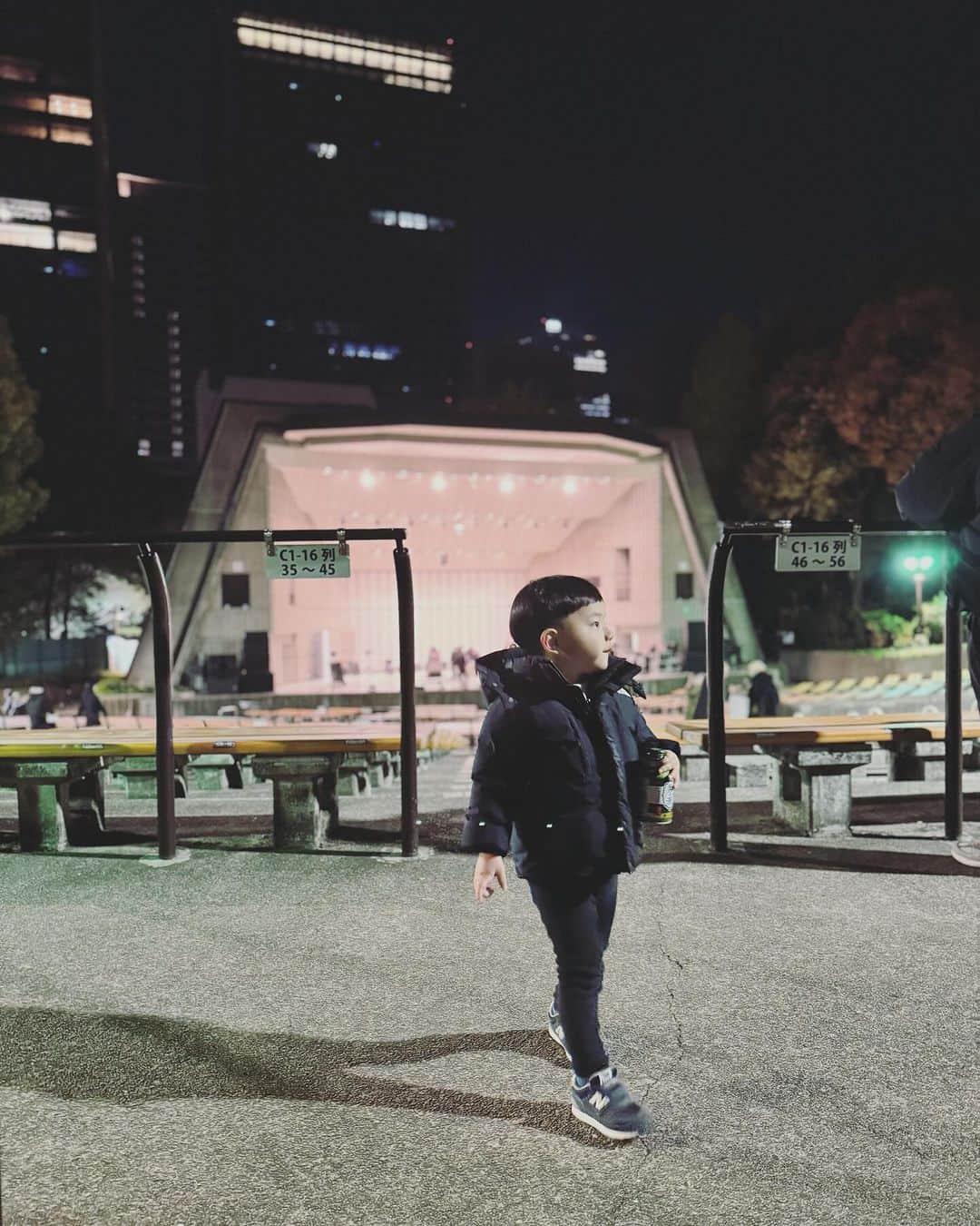 石川龍さんのインスタグラム写真 - (石川龍Instagram)「ペトロールズ @ 日比谷野音、お邪魔してきました。 12月、よく晴れた、ちょっと寒い日曜日。 最高の野音デー。息子にとっては最高の野音デビューでした。 揺れた揺れた。」12月3日 21時56分 - slow_night
