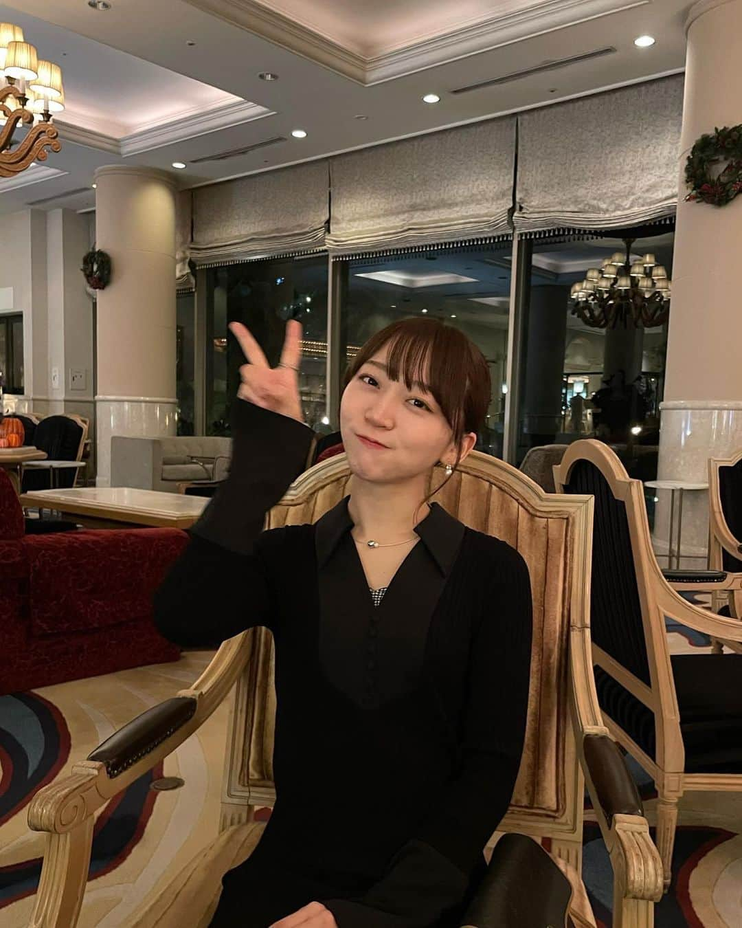 土路生優里さんのインスタグラム写真 - (土路生優里Instagram)「ちょっと大人っぽくしてみた日🕴️♡ まあ大人なんですけど😌笑  12月もよろしくお願いします🎄」12月3日 21時59分 - torochan__324