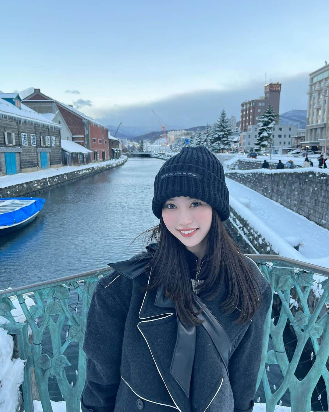 川原千里さんのインスタグラム写真 - (川原千里Instagram)「初北海道初小樽☺️  この日極寒すぎて顔赤い笑  人生で初めてこんなに雪が積もってるのみたから テンション上がってた🤣⛄️🩶  #小樽 #小樽運河 #北海道旅行 #小樽旅行」12月3日 21時59分 - chisato__k4