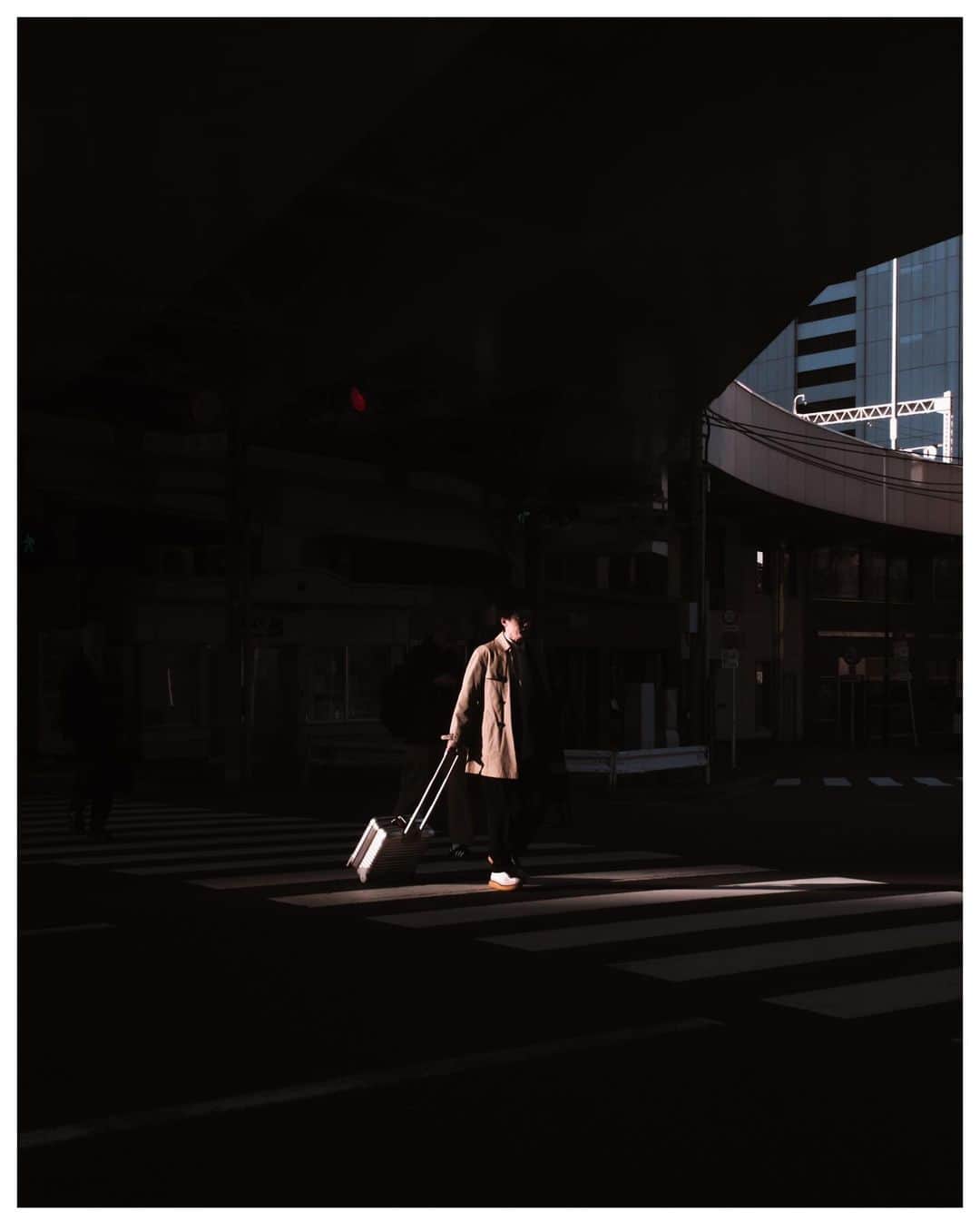 Takashi Yasuiさんのインスタグラム写真 - (Takashi YasuiInstagram)「Tokyo 🚶🏻‍♂️ November 2023  📕My photo book - worldwide shipping daily - 🖥 Lightroom presets ▶▶Link in bio  #USETSU #USETSUpresets #TakashiYasui #SPiCollective #filmic_streets #ASPfeatures #photocinematica #STREETGRAMMERS #street_storytelling #bcncollective #ifyouleave #sublimestreet #streetfinder #timeless_streets #MadeWithLightroom #worldviewmag #hellofrom #reco_ig」12月3日 22時09分 - _tuck4
