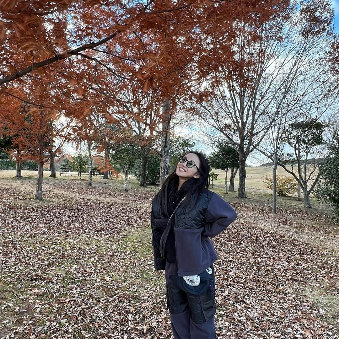 薮下柊さんのインスタグラム写真 - (薮下柊Instagram)「秋模様🍁🍂  淡路島でめっちゃ美味しいスパイスカレー食べて、自然感じて幸せいっぱいの1日☺️✨  @libere_official のセットアップも可愛い🫶🏻」12月3日 22時06分 - __yabushita_shu__