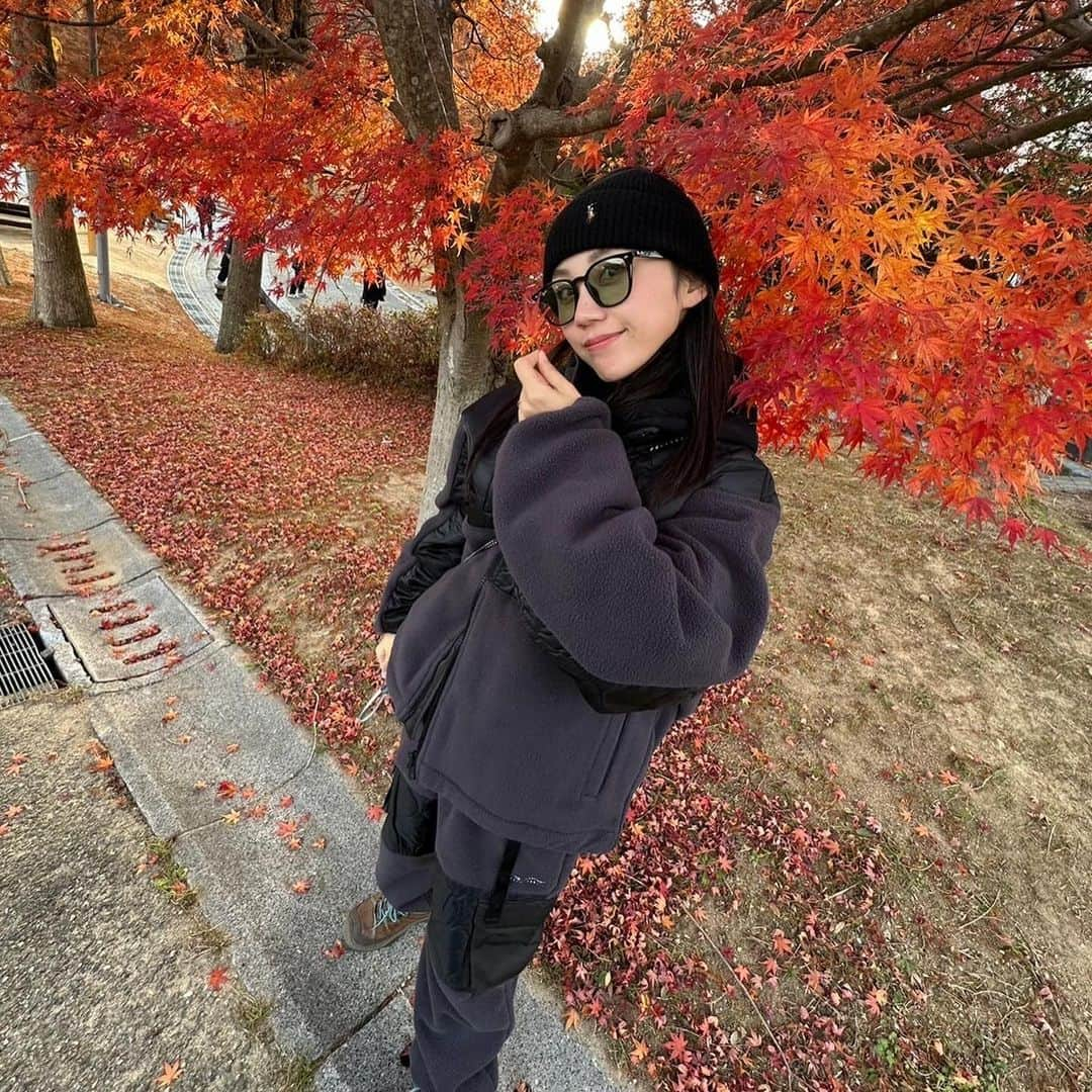 薮下柊さんのインスタグラム写真 - (薮下柊Instagram)「秋模様🍁🍂  淡路島でめっちゃ美味しいスパイスカレー食べて、自然感じて幸せいっぱいの1日☺️✨  @libere_official のセットアップも可愛い🫶🏻」12月3日 22時06分 - __yabushita_shu__