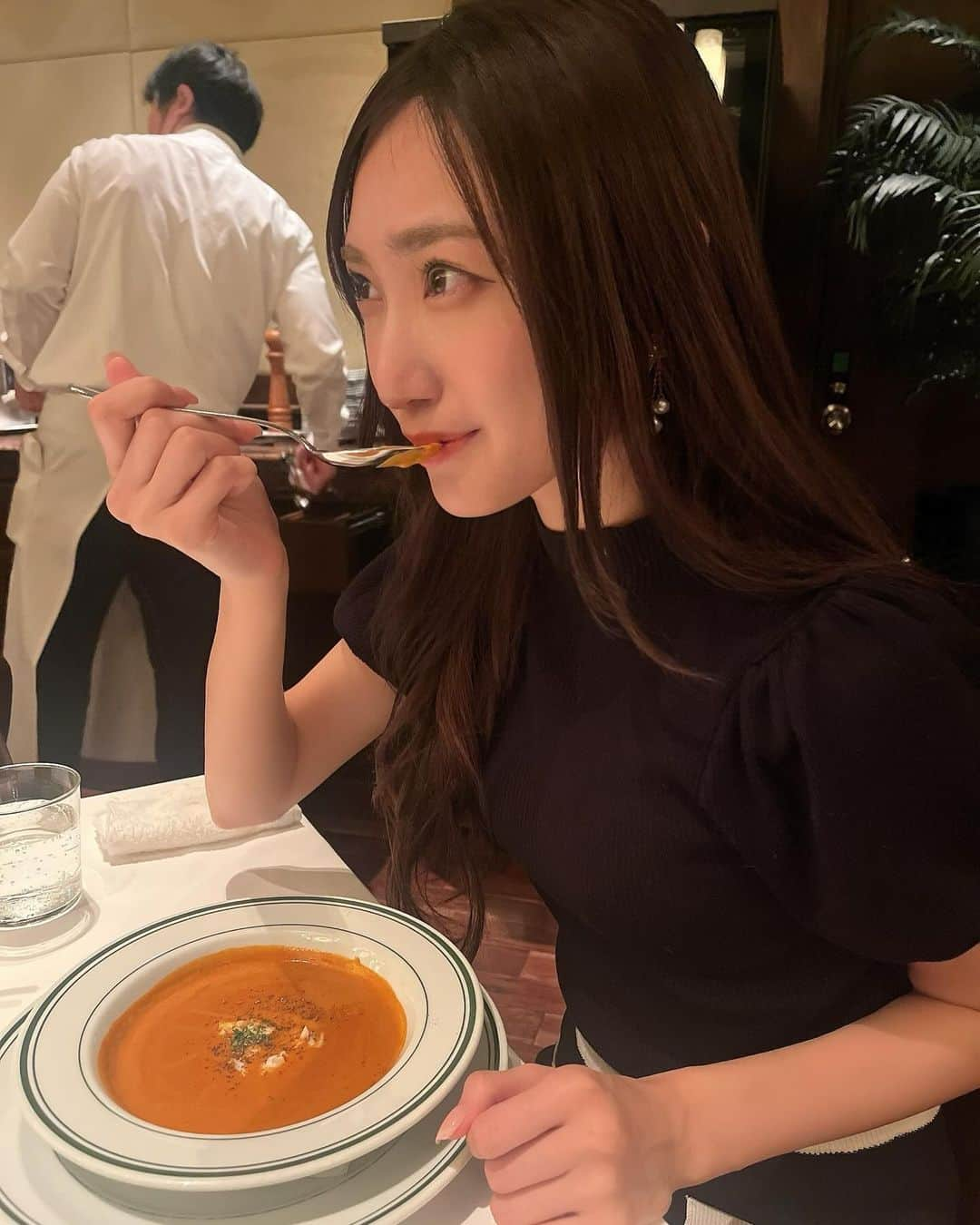 原かれんさんのインスタグラム写真 - (原かれんInstagram)「᯽  エビのビスク美味しすぎてひっくり返りそうなった🦐❤️ . . . . 何食べても美味しかった〜 ( ˟́꒳˟̥̥̀ )♡ . . . . . . . . #原かれん #かれんたん #nmb48 #ぴろぴろ #idol  #茶髪ロング #なんば #関西女子 #お姉さんコーデ #お姉さん #grl購入品 #grlコーデ #グレイル #今日のコーデ #ディナーコーデ #ランチコーデ #ニットコーデ #肌見せ #肌見せコーデ #デートコーデ #ぴろコーデ  #아이돌　#ootd #오오티디 #팔로우  #좋아요 #01 #일본　#fyp #女子力委員長」12月3日 22時11分 - karen_hara315