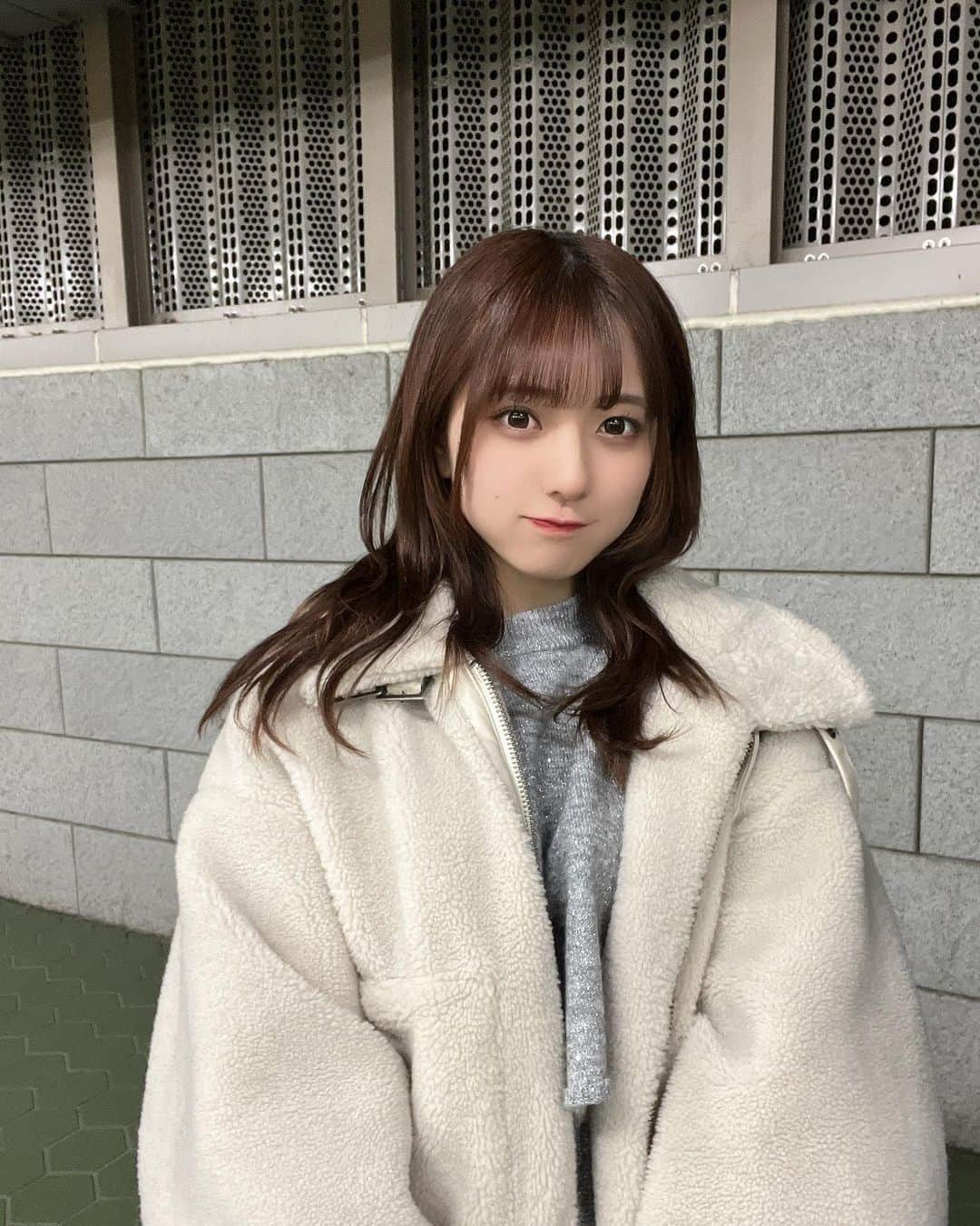 梅原麻緒のインスタグラム：「この服可愛いから今度全身見せたい！ギラギラしてて可愛いの！！」