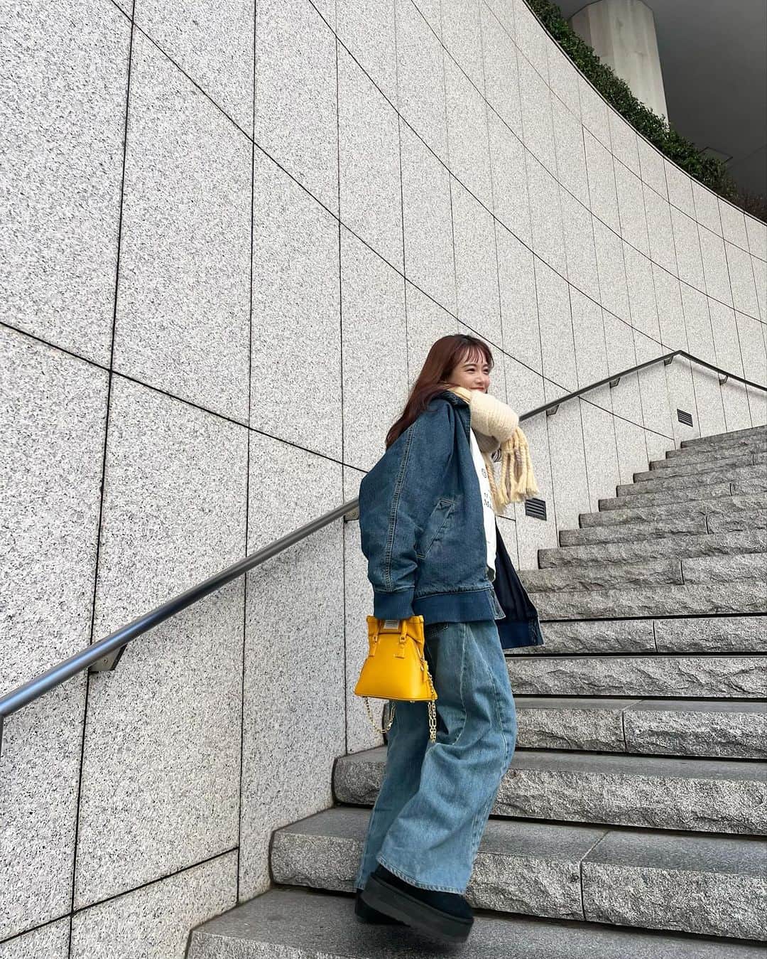 田久保夏鈴さんのインスタグラム写真 - (田久保夏鈴Instagram)「やっぱりビタミンカラーは可愛いいいい😻🍋 今日はマフラーお揃いで翔の冬服を調達しに行った🧣」12月3日 22時15分 - kar_insta_gram