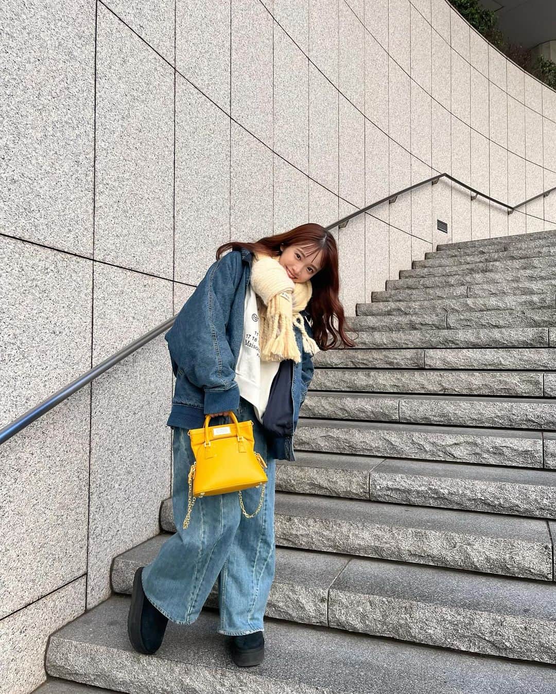 田久保夏鈴さんのインスタグラム写真 - (田久保夏鈴Instagram)「やっぱりビタミンカラーは可愛いいいい😻🍋 今日はマフラーお揃いで翔の冬服を調達しに行った🧣」12月3日 22時15分 - kar_insta_gram