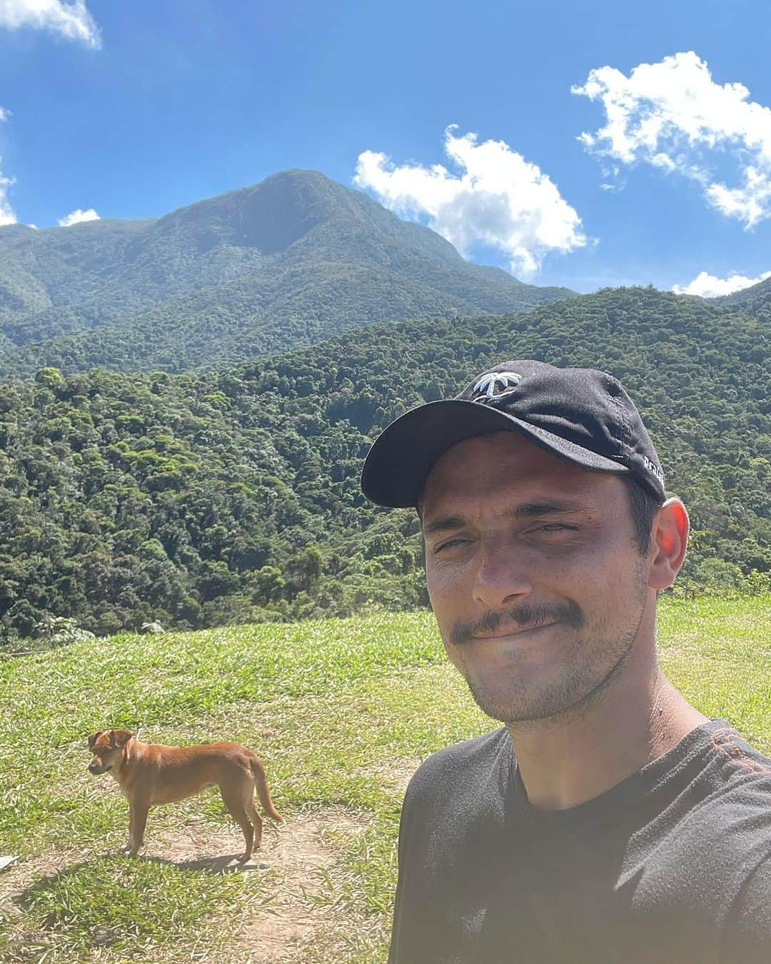 Bruno Gissoniのインスタグラム：「🪐🏔️🌻🌎」