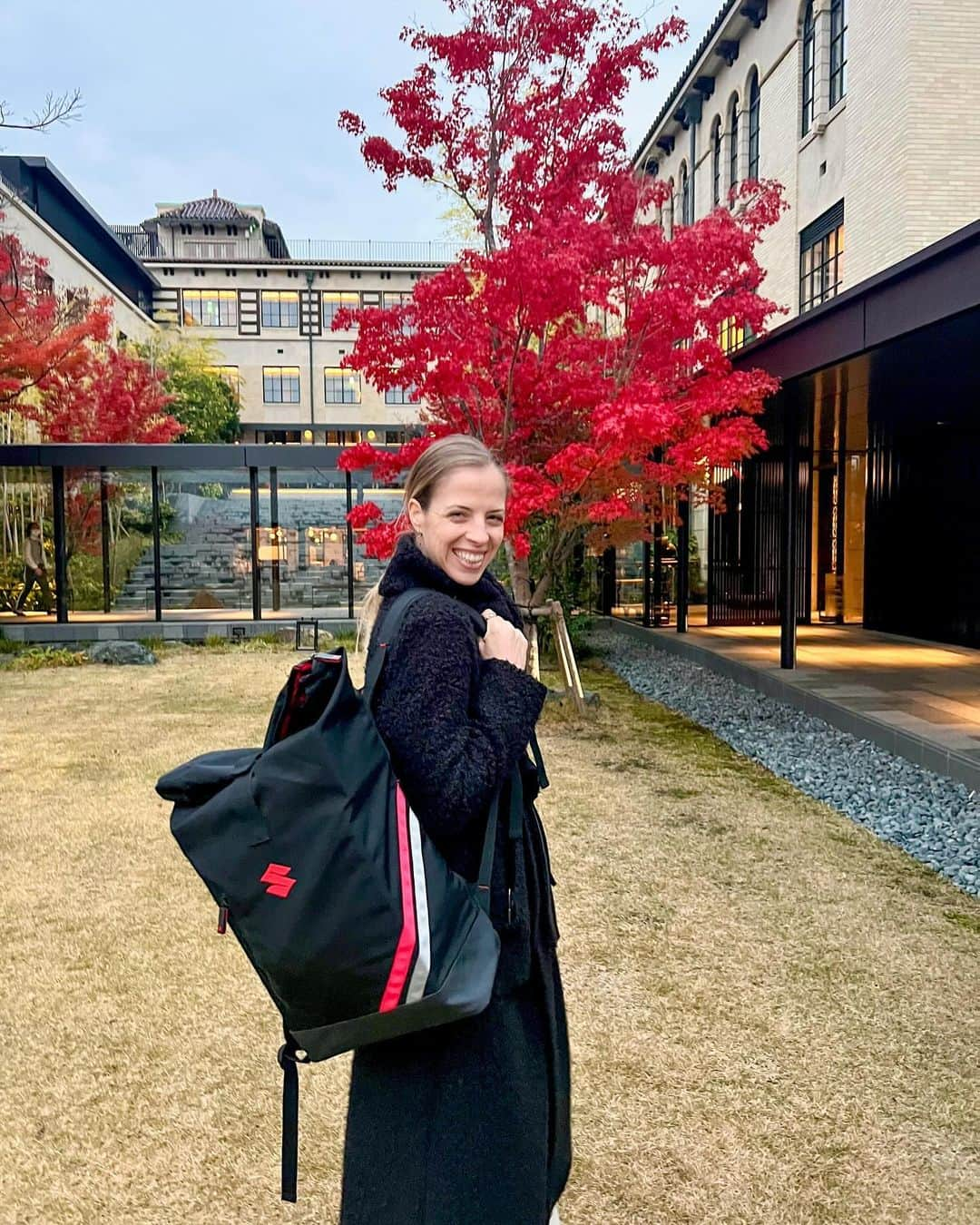 カロリーナ・コストナーのインスタグラム：「Carissimi saluti dal Giappone 💋🍁🇯🇵 Warm greetings from Japan  #japan #famigliasuzuki #adv @suzuki_italia」