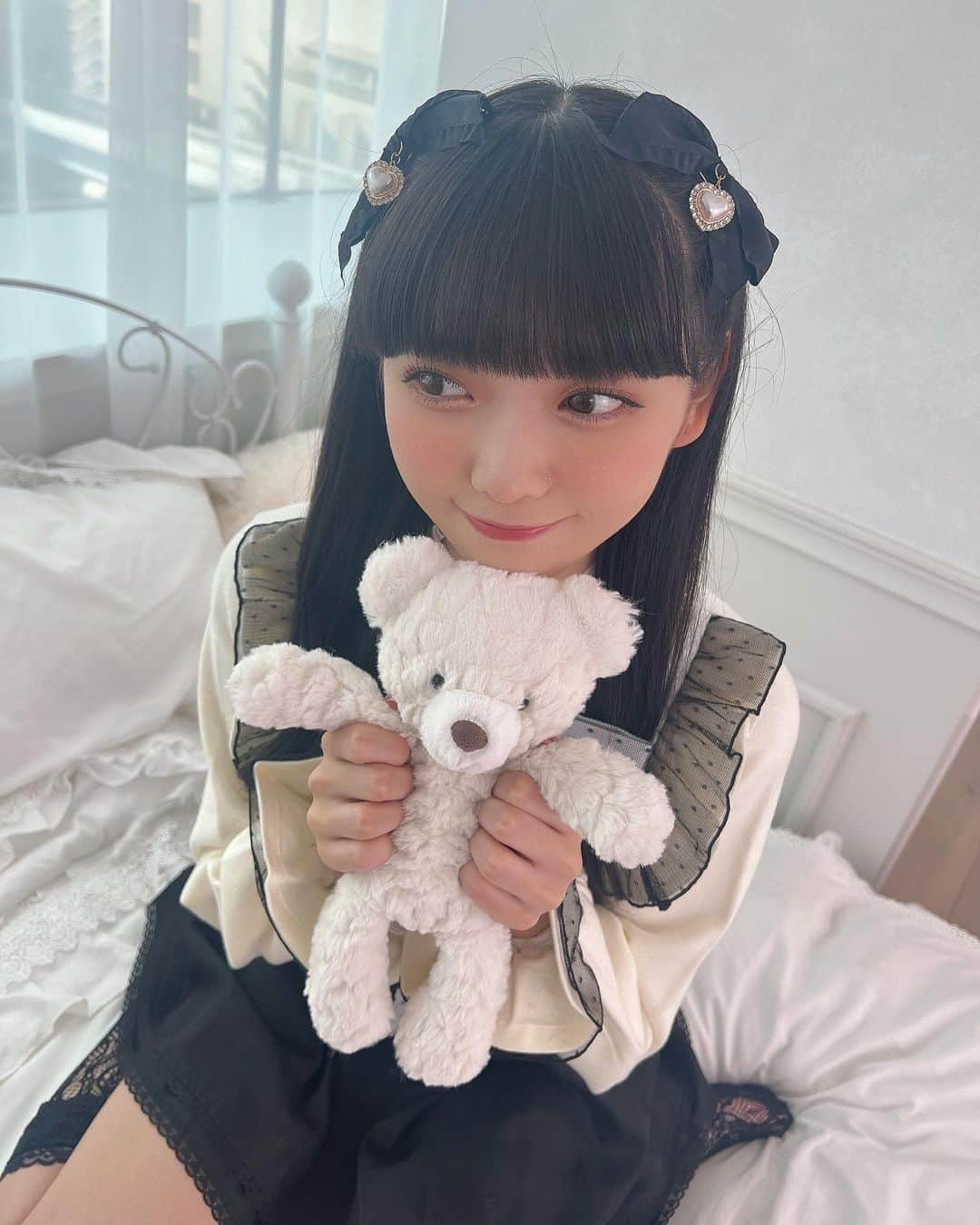 籾山ひめりさんのインスタグラム写真 - (籾山ひめりInstagram)「🧸ྀི🎀🤍 ･  #PR #パルエルフィー  #トップス #リボンブラウス #リボン  #ぱっつん前髪  #黒髪ロング #ハーフツイン #ootd」12月3日 22時22分 - momichan_hime