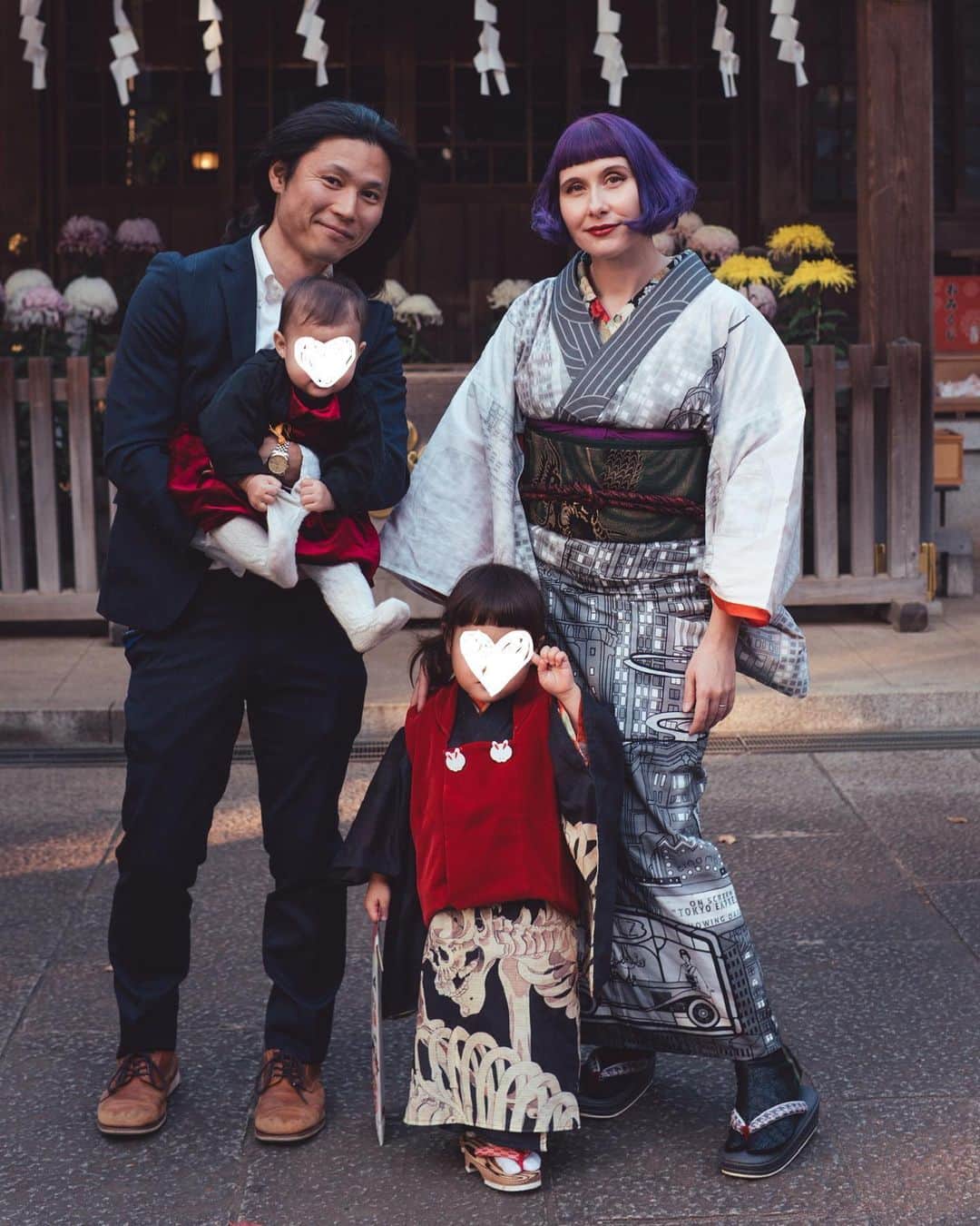 Anji SALZさんのインスタグラム写真 - (Anji SALZInstagram)「If the girl wants skeletons on her kimono - who am I to say no 😂😂💀❤️ Finally did the shichigosan pictures with our almost 3 year old. It was a hectic day but I am glad we made it and took some nice pictures 💫  Too lazy to type but for people who are new to this:  „Shichi-Go-San (七五三, lit. 'seven-five-three') is a traditional Japanese rite of passage and festival day for three- and seven-year-old girls, five-year-old and sometimes three-year-old boys, held annually around November 15 to celebrate the growth and well-being of young children.  Shichi-Go-San is said to have originated in the Heian period amongst court nobles who would celebrate the passage of their children into middle childhood, but it is also suggested that the idea was originated from the Muromachi period due to high infant mortality. The ages 3, 5 and 7 are consistent with East Asian numerology, which holds that odd numbers are lucky.[1] The practice was set to the fifteenth of the month during the Kamakura period.[2]  Its meaning is to celebrate the survival of children, as infant and child mortality rates were higher in previous centuries.  Over time, this tradition passed to the samurai class who added a number of rituals.”  That’s what Wiki sais anyways 😂   Kimono I had made from @gofukuyasan and the geta were gifted from a zouri maker. The vest called “被布 hifu” is vintage as I showed in my recent haul video.   Let me know if you have any questions ❤️❤️  無事に七五三が終わりました💫 子供2人と自分の準備をするのは大変でしたが、楽しく写真撮れてよかった❤️  #kimono #shichigosan #kidskimono #salztokyo #skeleton #skull #japan #kimonostyle #wafuku #七五三 #七五三3歳 #着物 #着物女子 #子供着物 #髑髏 #骸骨 #着物コーディネート #被布 #着物ママ #お宮参り」12月3日 22時22分 - salztokyo