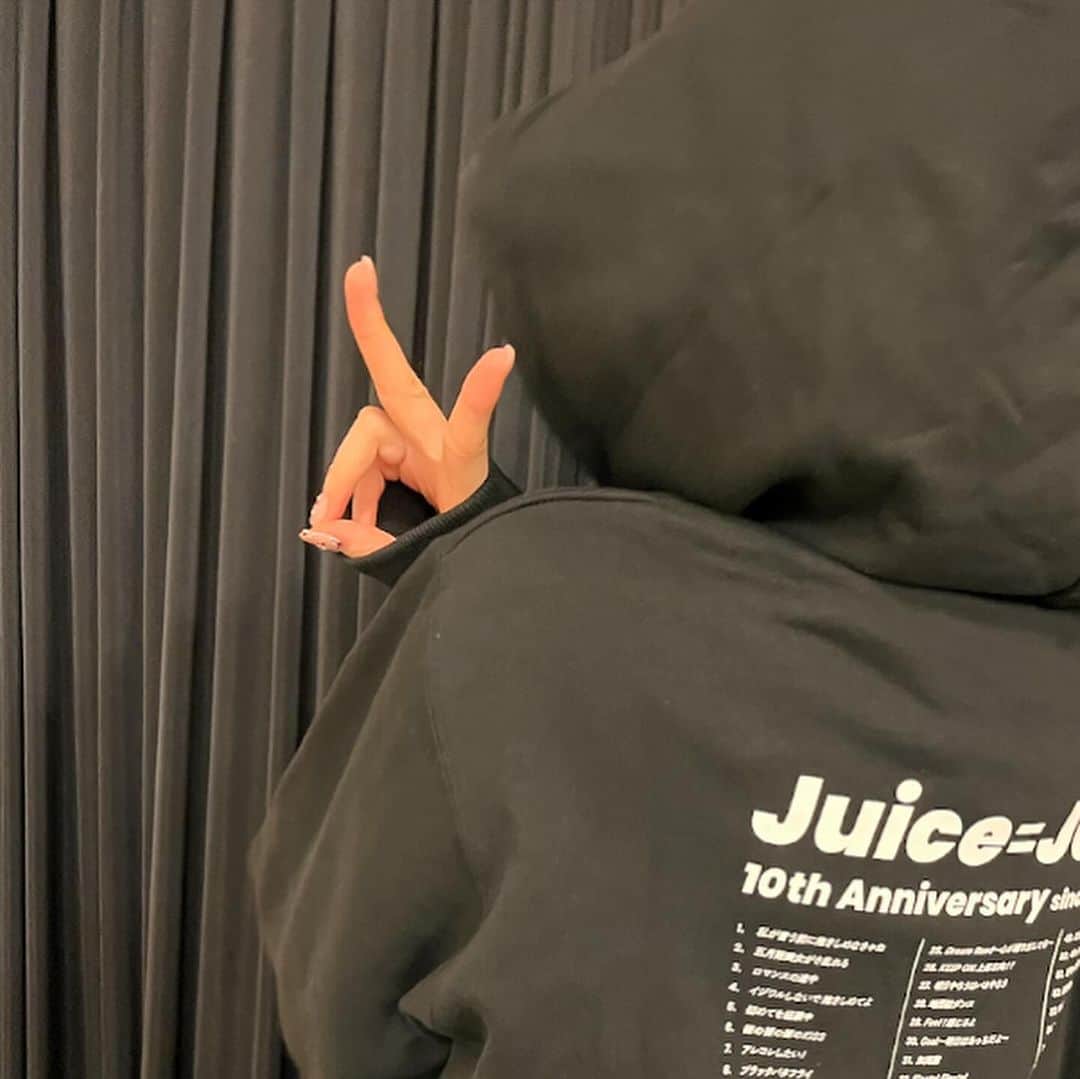 植村あかりのインスタグラム：「⁡ ⁡ 武道館まであと３日！ ⁡ メモリアルパーカー着てリハしてきました🕊️ ⁡  #juicetory#juicejuice#植村あかり」