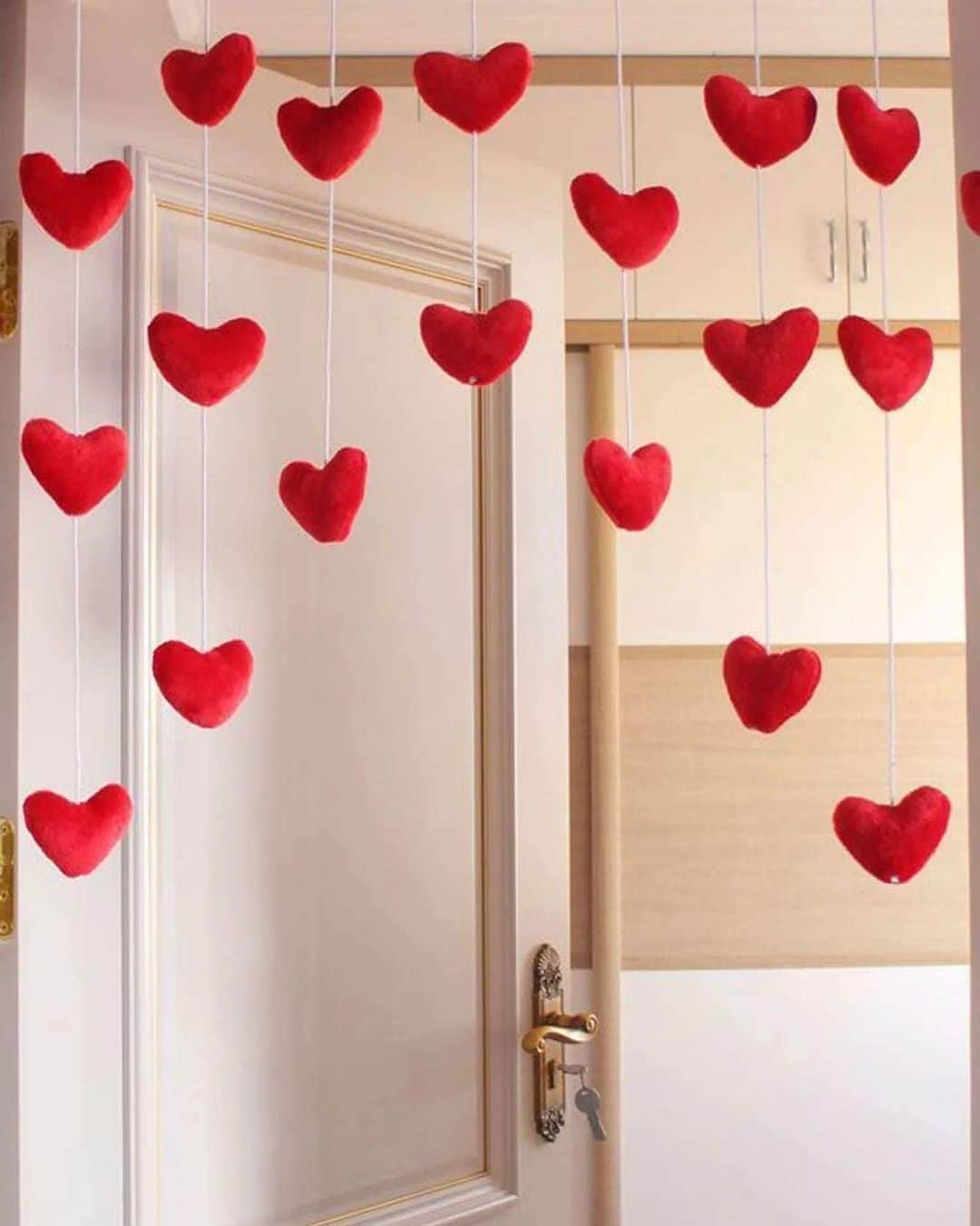SHEINさんのインスタグラム写真 - (SHEINInstagram)「Love is in the air - literally! Tell us which V-Day decor says "I'm hung up on you": 1 or 2? 👇  🔎 17928158 21403880  #SHEIN #SHEINforAll #SHEINstyle #fashion #chic #saveinstyle」12月3日 22時30分 - sheinofficial