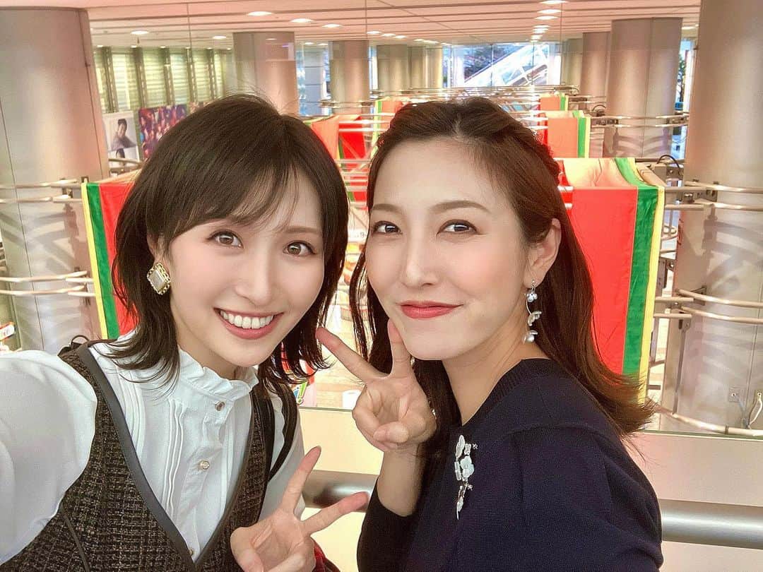 横山ルリカさんのインスタグラム写真 - (横山ルリカInstagram)「. チャンピオンズカップは8枠も距離もなんのその❗️レモンポップがデータブレイクの素晴らしい逃げ切り勝ち🍋👏  2着のウィルソンテソーロは、原騎手の渾身の騎乗に応えて翼が生えたような末脚でした🕊✨  応援していたハギノアレグリアスは外を回って6着、また次走期待したいと思います🐎  今日のBSスーパーKEIBAにて👑  今日は、タコ負け🐙笑 来週は難しい2歳戦😵予想頑張ります😆✏️  #チャンピオンズカップ #レモンポップ #坂井瑠星 騎手 #田中博康 調教師 #おめでとうございます #🍋🍋🍋   #BSフジ #BSスーパーKEIBA #おでこ出しで美しさ✨が際立つ #小澤陽子 アナ  明日12/4（月）23:30〜グリーンチャンネル 【ダート競馬JAPAN】🏇✨ ぜひ、ご覧ください🌈  #グリーンチャンネル #ダート競馬JAPAN」12月3日 22時33分 - rurika_yokoyama_official