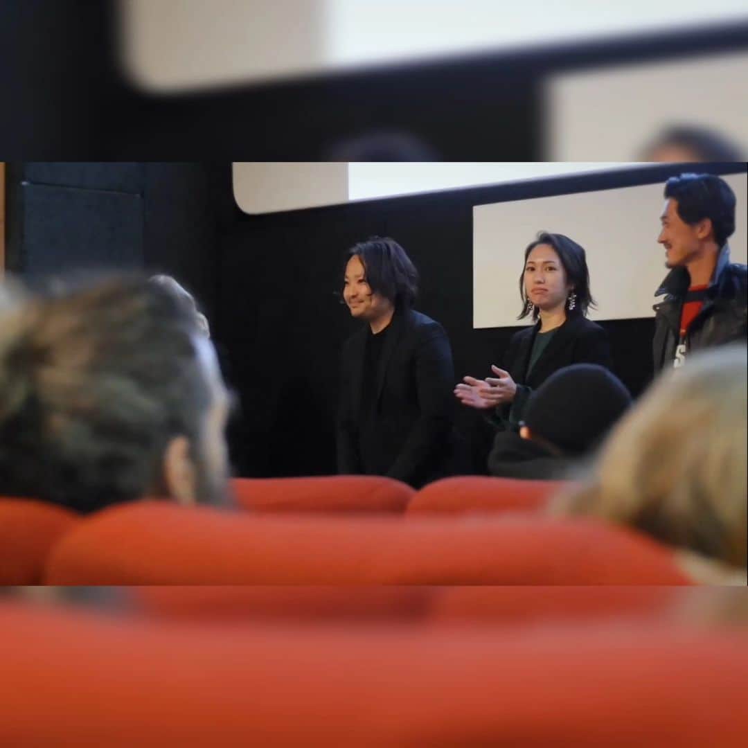 宇賀那健一のインスタグラム：「トリノ映画祭Craziesコンペティションにて『悪魔がはらわたでいけにえで私』がスペシャルメンションを受賞しました！！やった！！有難う御座います！  ”VISITORS-COMPLETE EDITION-" won a Special Mention in the Crazies Competition at the Torino Film Festival! We did it! Thank you very much!  It has been two years since the screening of "EXTRANEOUS MATTER-COMPLETE EDITION-" at the Torino Film Festival. I was very happy to be back in my favorite city of Torino and Torino Film Festival with my cast and producers, and to be reunited with my friends in Torino (all of whom I became friends with at the film festival two years ago).  This year's Torino Film Festival started with an opening party at the Venaria Palace, a World Heritage Site, followed by the Torino Film Lab party at Club Silencio, and a cocktail party at Mole Antonelliana, where gorgeous parties were held every day in a wonderful location, and every day New friends from all over the world were being made every day.  Tickets for ”VISITORS-COMPLETE EDITION-" were sold out by reservation. On the day of the screening, many people were still waiting in line for the cancellation. During the screening, there was a lot of laughter, and during the Q&A session, every time I answered a question, there was a round of applause, so many questions came one after another that we couldn't fit them in the time available.  I was so happy just for that, but I never expected to receive the Special Mention award. I am truly honored to be a part of such a wonderful film festival. I will continue to work hard and make films so that I can bring my work to this wonderful festival again. Grazie Torino!  『異物-完全版-』を上映していただいてから二年。 出演者、プロデューサーと共に、大好きなトリノの街とトリノ映画祭に帰ってこれたこと、そしてトリノにいる友人たち（二年前の映画祭で仲良くなった人たちばかりですが）と再会できたこと、とても嬉しかったです。  今年のトリノ映画祭は世界遺産のヴェナリア宮殿でのオープニングパーティーに始まり、クラブ・シレンシオでのトリノフィルムラボのパーティー、そしてモーレ・アントネリアーナでのカクテルパーティーなどなど素晴らしいロケーションの中での連日豪華なパーティーが開かれ、日々新しく世界中の友達が増えていきました。  そんな中、『悪魔がはらわたでいけにえで私』のチケットは予約完売。当日も沢山の方がキャンセル待ちの列に並んで下さっていました。 上映中は沢山の笑いが起こり、Ｑ＆Ａでは質問に答える度に拍手が起こり時間内には収まりきらないほどに質問が相次ぎ、映画館を出たあとも観たお客さんから沢山の嬉しい言葉をかけていただける、という幸せな最高に時間を過ごさせてもらいました。  それだけでとても嬉しかったのに、まさかのスペシャルメンション受賞。こんな素晴らしい映画祭で…本当に光栄です。 またこの素晴らしい映画祭に作品を持ってこれるように頑張って映画を作り続けます。 Grazie Torino!!  #TFF41  #torinofilmfestival #あくわた #悪魔がはらわたでいけにえで私」