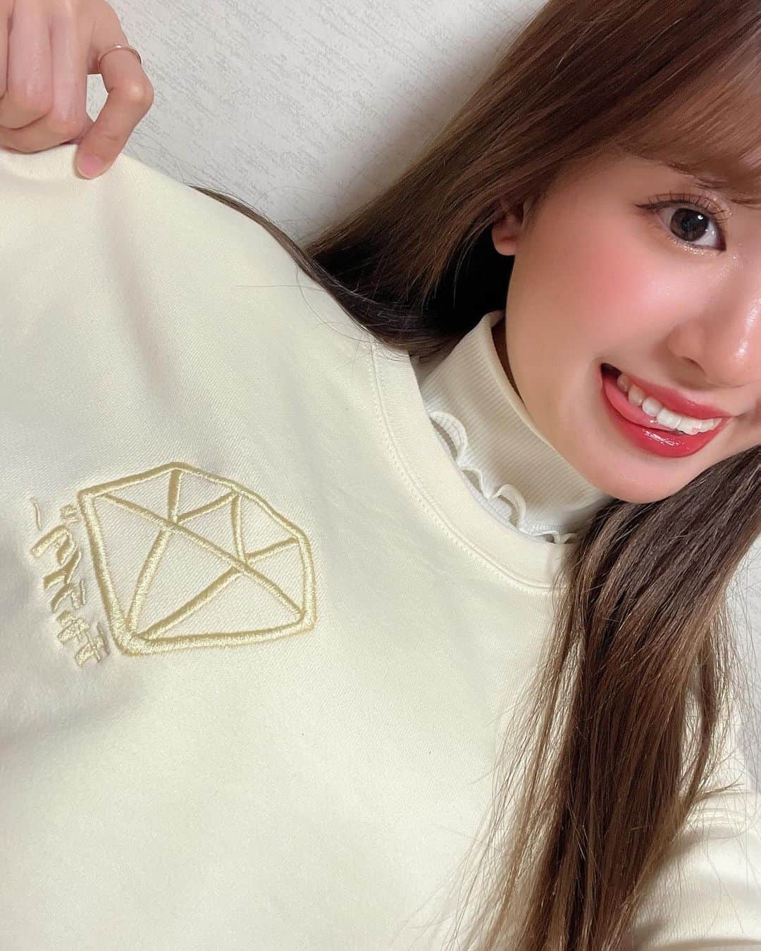 外薗葉月さんのインスタグラム写真 - (外薗葉月Instagram)「・ @aoi0531.m × @charider_official コラボ服💎  可愛すぎる好きと好きのコラボあざます!!!!🙏🏻 破れるまで着るからね!!🤍」12月3日 22時44分 - hazuki_hokazono