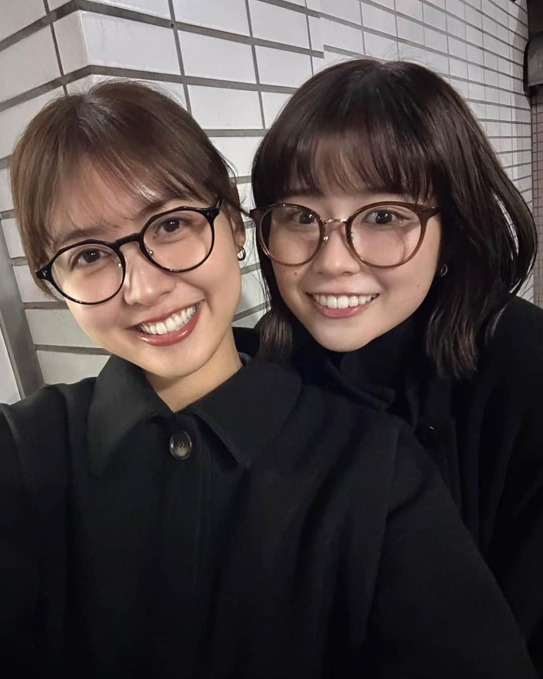 冴木柚葉のインスタグラム：「. えりかさんと火鍋へ🔥 人生初火鍋だったんだけど、めっちゃくちゃ美味しかった🤤  ひたすらお喋りして、時間が足りなかった🤧💕 楽しかったなぁ、、、 大好きな先輩です🤭 ごちそうさまでした！！！🙇‍♀️💓  （ちなみにコート着たらほぼペアルックでした♡笑）」