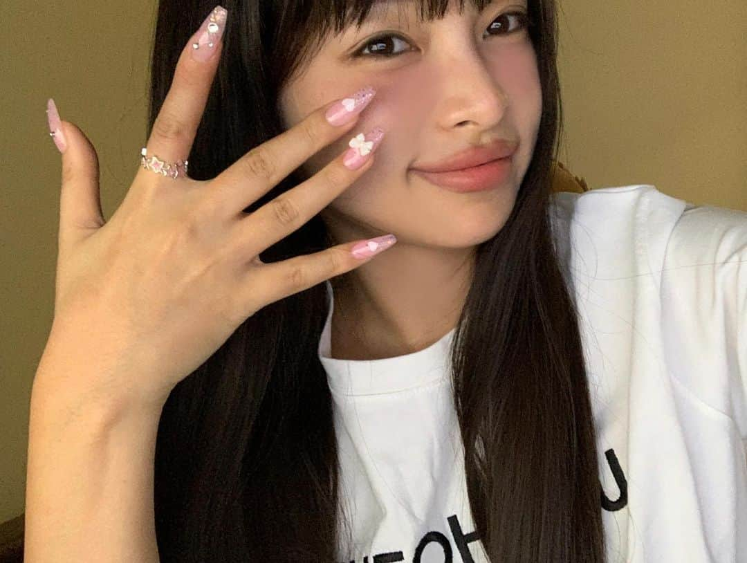 カン・ギョンミンさんのインスタグラム写真 - (カン・ギョンミンInstagram)「💅🏼🎀💗 오랜만에 핑쿠 네일하구」12月3日 22時46分 - kkmmmkk