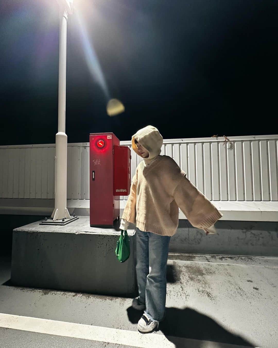 sayocoのインスタグラム：「あやしいけど＜防寒☃️ 広角で撮ったら足おっきく見えるなあ😀📷 #バラクラバ女子」