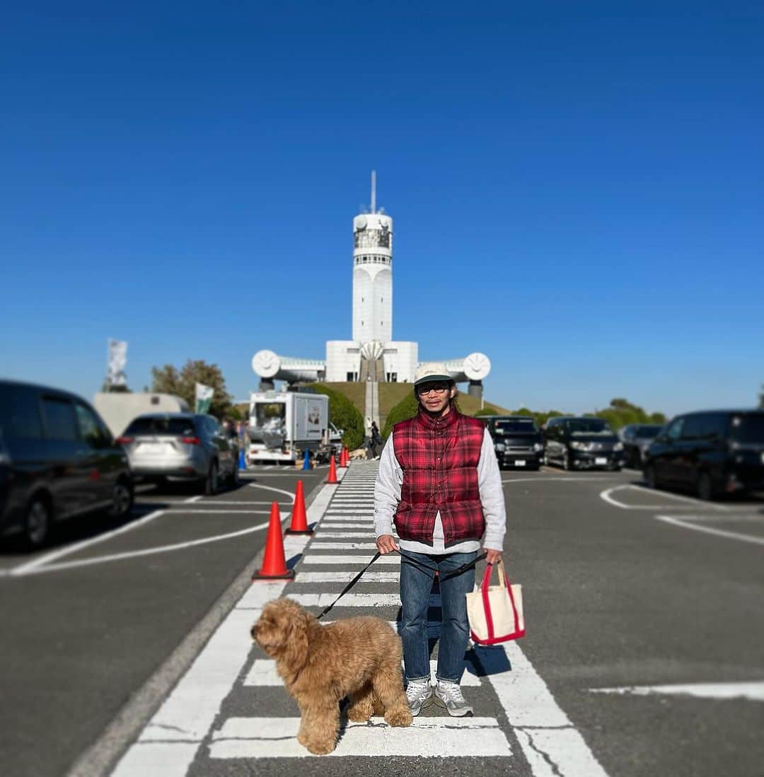 宇野薫のインスタグラム：「🦮🚶☀️ @koa.uno の兄弟犬に会いに @dogrunlab ドッグランキャラバンへ」