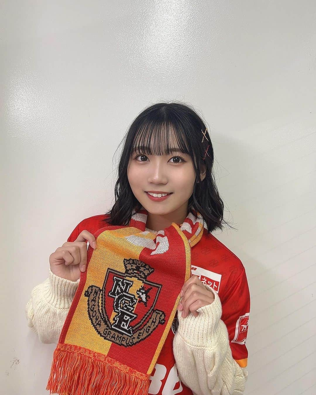 中坂美祐のインスタグラム：「⚽️❤️‍🔥✊  大好きになって良かったなってめっちゃ思いました！！ 来年も再来年もずっと応援し続けます🔥📣  #名古屋グランパス #grampus #グランパス #サッカー観戦」