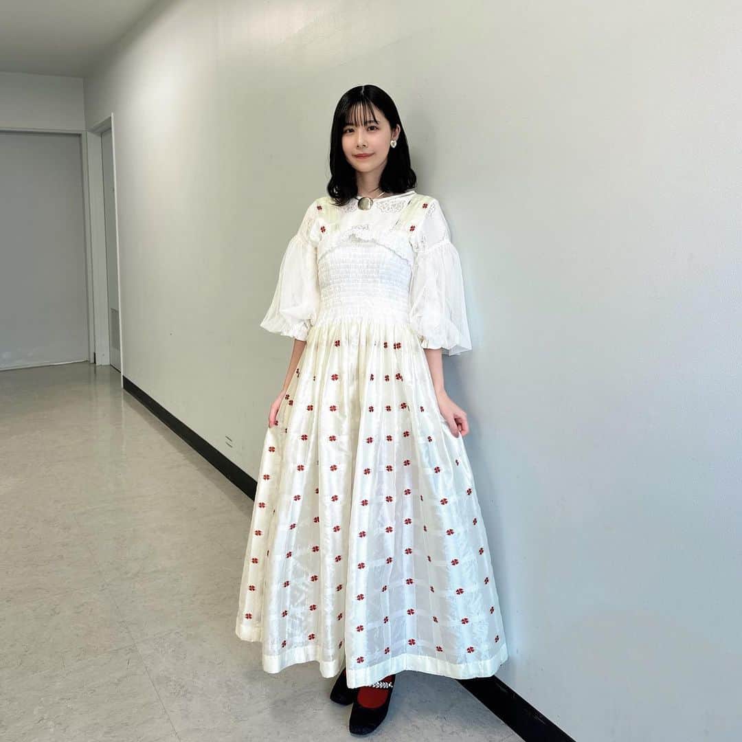 有村藍里のインスタグラム：「🕊️🕊️🕊️ また急に寒くなってきたね𓂃 𓈒𓏸  本日、自費研美容医療EXPO2023の最終日でした( ¨̮ )︎︎ 今日もトークショーに登壇させていただきました。  撮影会もタノシカッタ！📷 お会いできるイベントはやっぱり嬉しいです。 ほっこりあたたかいきもちになる。。。 ありがとうございました。 整理券が先着順だったため配布終了して 撮影できなかった皆さんごめんなさい😭 (またお会いできる日を楽しみにしています)  そして関係者各位のご協力、誠に感謝申し上げます。 イベント開催3回目でしたがどんどんパワーアップされていて 濃い3日間でした🫧来年も楽しみです。  衣装提供 ( @susu_press ) lace tunic: @eauseenon_official  dress: @eauseenon_official accessory: @lanaswans_official」