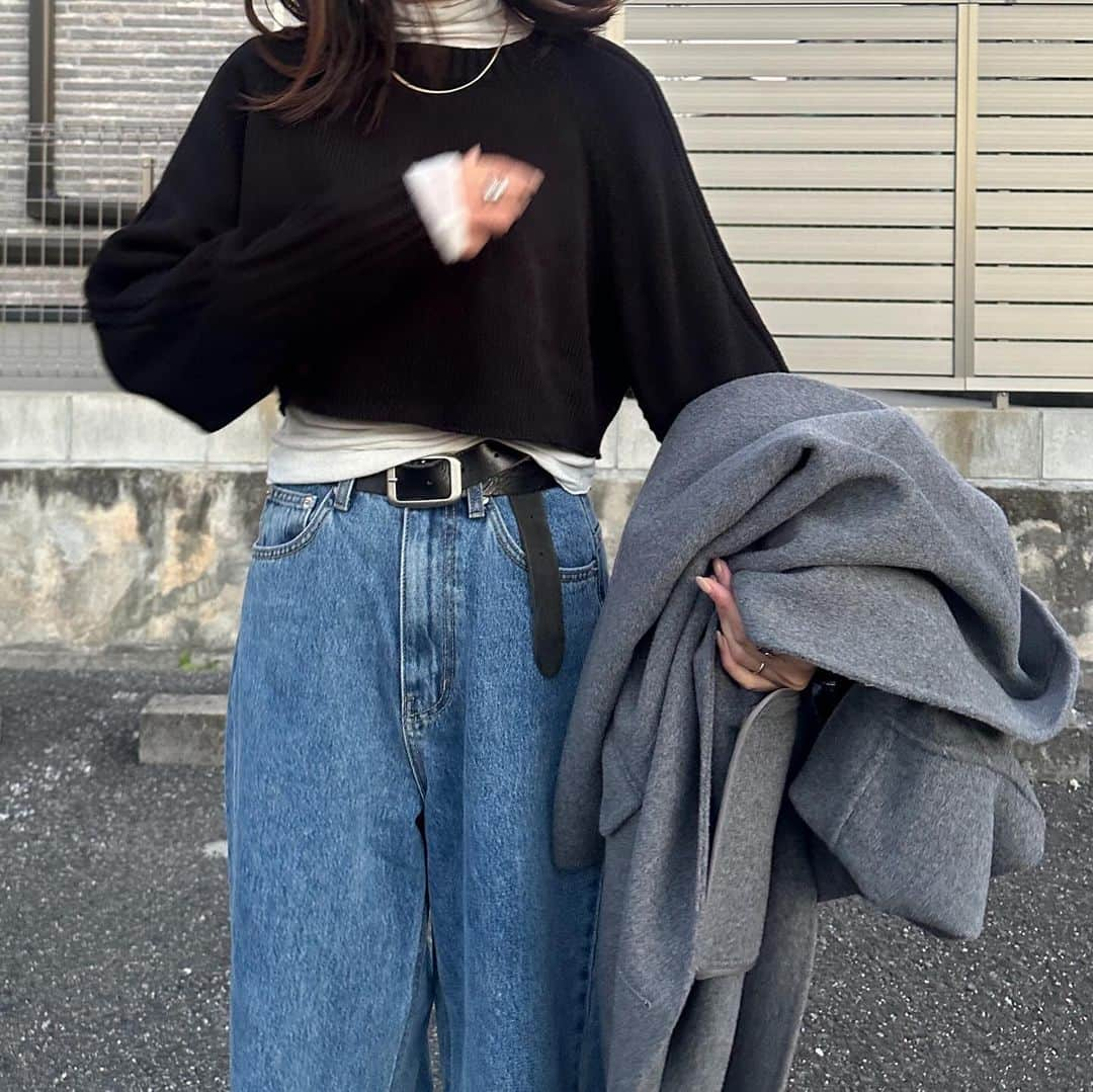 えりんこさんのインスタグラム写真 - (えりんこInstagram)「@bonjoursagan × @erinco_____  ショート丈ニット4日20時再販です♡」12月3日 22時51分 - erinco_____