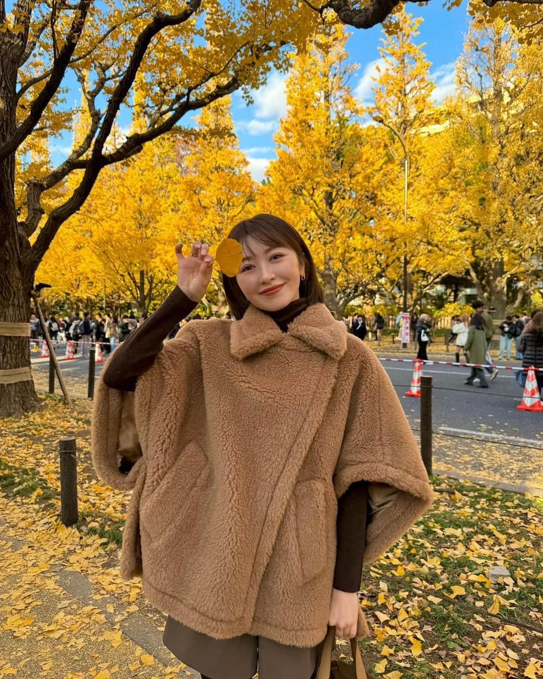 千葉由佳（ちばゆか）のインスタグラム：「. イチョウ並木がとっても綺麗だった💛 いい見ごろでした🧸💛」