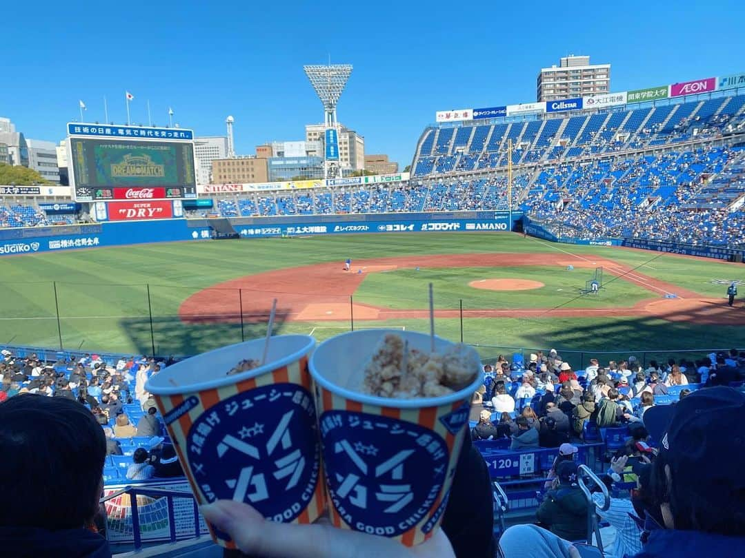 瀧脇笙古さんのインスタグラム写真 - (瀧脇笙古Instagram)「⚾️💭⚾️💭 ⁡ ⁡ ⁡ 『YOKOHAMA STADIUM 45th DREAM MATCH』 康晃選手から頂いたユニフォームを持って観に行きました⚾️ ⁡ 松坂大輔さんなどたくさんの豪華な方々での野球。 すごく楽しい空間でした！ ⁡ 上地雄輔さんの歌唱や柳沢慎吾さんの世界一長い始球式も生で観れて嬉しかったし面白かったです！ ⁡ ⁡ プロデュースメニュー食べたかったけど、私史上1番並んでたからベイカラにしたよ ⁡ ⁡ ⁡ ⁡ #baystars #イコラブ」12月3日 22時55分 - takiwaki_shoko_