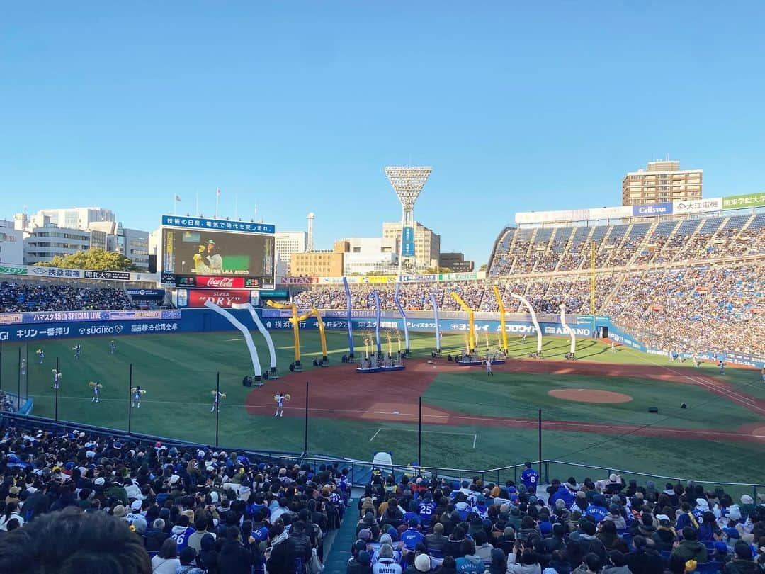 瀧脇笙古さんのインスタグラム写真 - (瀧脇笙古Instagram)「⚾️💭⚾️💭 ⁡ ⁡ ⁡ 『YOKOHAMA STADIUM 45th DREAM MATCH』 康晃選手から頂いたユニフォームを持って観に行きました⚾️ ⁡ 松坂大輔さんなどたくさんの豪華な方々での野球。 すごく楽しい空間でした！ ⁡ 上地雄輔さんの歌唱や柳沢慎吾さんの世界一長い始球式も生で観れて嬉しかったし面白かったです！ ⁡ ⁡ プロデュースメニュー食べたかったけど、私史上1番並んでたからベイカラにしたよ ⁡ ⁡ ⁡ ⁡ #baystars #イコラブ」12月3日 22時55分 - takiwaki_shoko_