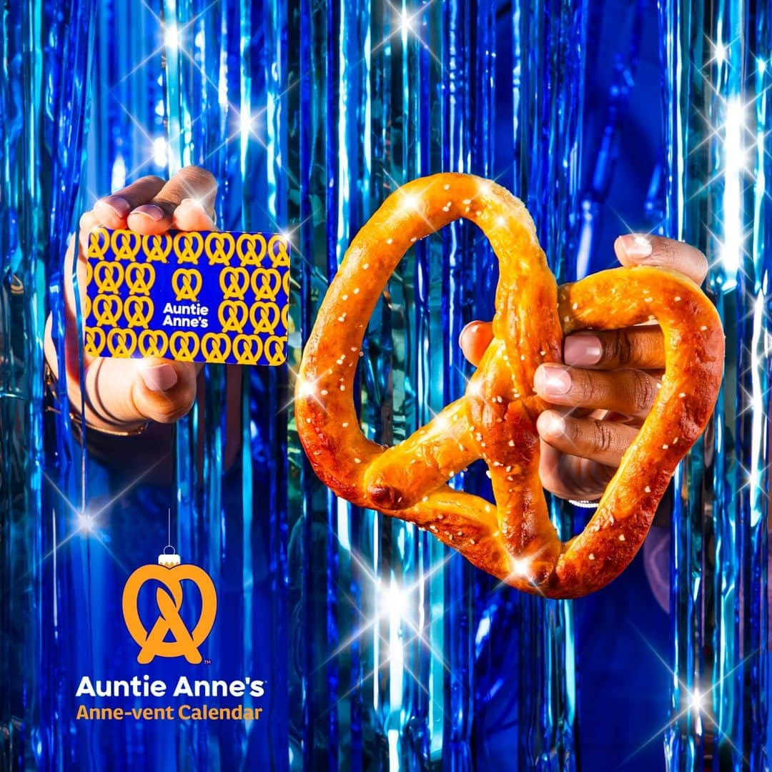 アンティ・アンズのインスタグラム：「🌟 GIVEAWAY 🌟​  We know that fruitcake you got is going straight in the trash... get the holiday treat you actually want with an Auntie Anne's gift card! 🥨 ​​  To be entered to win one:​ 1. Like this post​ 2. Follow @AuntieAnnesPretzels​ 3. Tag a friend in the comments (more tags = more entries!)​  NO PURCHASE NECESSARY. Open to legal residents of the 50 U.S. & D.C., 13 years of age or older. Minors must have parental consent. Promotion Period: 12/1/23 at 09:00 am ET – 12/12/23 at 9:00 am ET. To enter you must have a free Instagram account during the Promotion Period. See the Official Rules https://bit.ly/Annevent23 for additional eligibility restrictions, how to enter, prize descriptions/restrictions, odds, entry periods and complete details. Sponsor: Auntie Anne's Franchisor SPV」