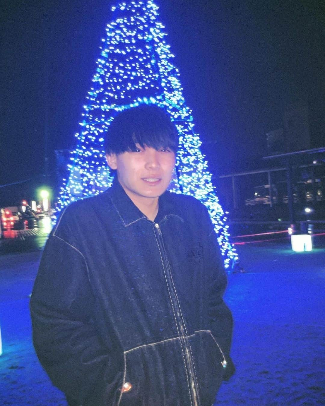 中村榛さんのインスタグラム写真 - (中村榛Instagram)「もう12月じゃん🎄  美容室の帰りにライトアップされてるクリスマスツリーを見つけたので記念に📷　  早く雪降らないかなー」12月3日 23時00分 - naka.haru0819