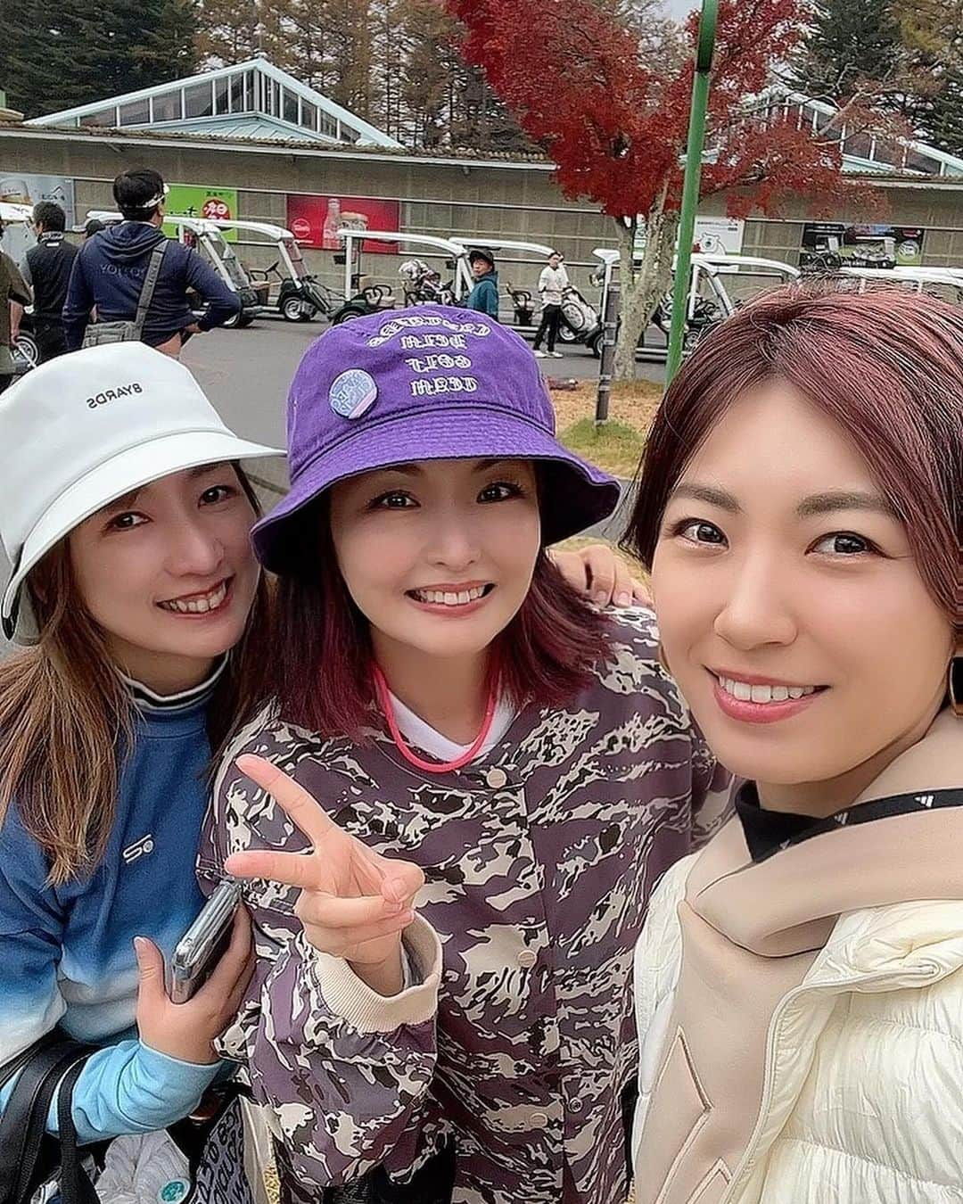 Alyssaさんのインスタグラム写真 - (AlyssaInstagram)「時差投稿⭐️ TABEO CUP⛳️  久しぶりに参加したら とても楽しかったー🥰  超久しぶりの同組🤩 癒しとストイックが共存する　@miya.tomoko ちゃん🫶 想像より大人しめのウェアだった😂　絶好調　@chindon_golf_tkg  マイペースな優男🫶　@hidekichi_gologolo  みんなのおかげで楽しくラウンド出来ました✨  やっちゃんとのぶさんと前泊後泊もできて、 軽井沢を満喫できました🤗✨  皆様ありがとうございました🥰🥰🥰  #紅葉ドンピシャ #例年より暖かかった✨ #相変わらず🍵さんの始球式すごかった🤣 #わちゃわちゃ感よき #相変わらず新ペリハマらないけど楽しければよし😇笑 #instagolf #golstagram #골프스타그램　#ゴルフ #golf #골프연습 #골프 #ゴルフ女子 #女子ゴルフ」12月3日 23時04分 - alyssa_golf