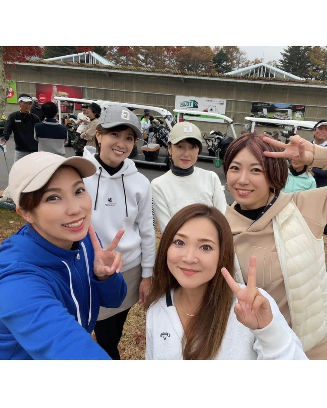 Alyssaさんのインスタグラム写真 - (AlyssaInstagram)「時差投稿⭐️ TABEO CUP⛳️  久しぶりに参加したら とても楽しかったー🥰  超久しぶりの同組🤩 癒しとストイックが共存する　@miya.tomoko ちゃん🫶 想像より大人しめのウェアだった😂　絶好調　@chindon_golf_tkg  マイペースな優男🫶　@hidekichi_gologolo  みんなのおかげで楽しくラウンド出来ました✨  やっちゃんとのぶさんと前泊後泊もできて、 軽井沢を満喫できました🤗✨  皆様ありがとうございました🥰🥰🥰  #紅葉ドンピシャ #例年より暖かかった✨ #相変わらず🍵さんの始球式すごかった🤣 #わちゃわちゃ感よき #相変わらず新ペリハマらないけど楽しければよし😇笑 #instagolf #golstagram #골프스타그램　#ゴルフ #golf #골프연습 #골프 #ゴルフ女子 #女子ゴルフ」12月3日 23時04分 - alyssa_golf