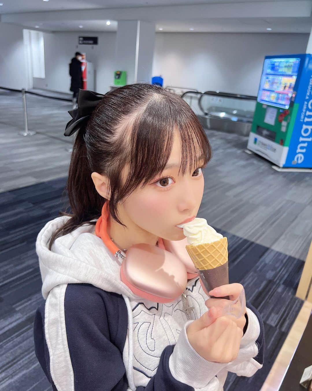 岸みゆのインスタグラム：「福岡から帰ってきました✈️ ご飯も美味しくて人も優しくて大好きだ〜  ミルクアイス美味しい‪🍦‬ 来週末は北海道だからね！ ちょっと気が早いかもしれない💭」