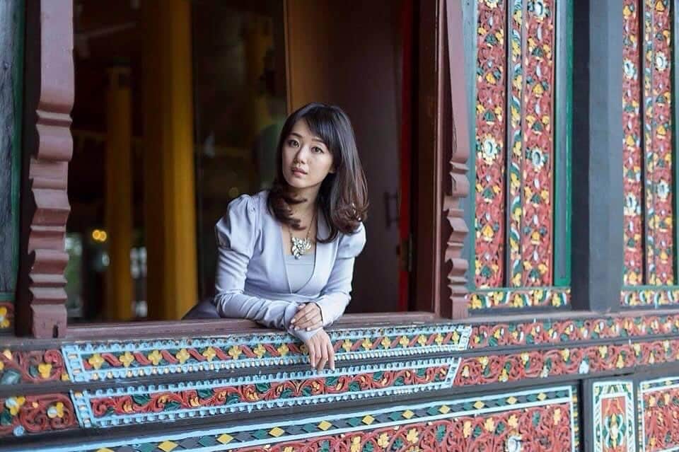 三井智映子のインスタグラム：「さて11月、また先週の相場を振り返りましょう。  11月はハイテク株のナスダックが月足で10.7%と大きく上昇。 ダウ平均も2898ドル、約8.8%の上昇でした。 先週は週足で主要3指数が上昇、なかでもダウが好調。週末12月1日の終値は3万6245ドル50セントと4日続伸し、連日で年初来高値を更新しました。 先週はFRB高官からハト寄りな発言が出たことや、パウエルFRB議長が金融緩和の時期を推測するのは時期尚早だと述べており、適切であればさらなる金融引き締めをする用意があるとのこれまで通りの姿勢を示しましたが、現在の政策金利の水準についてかなり引き締め的と表現したことや達成したかったことに到達しつつあると発言したと報じられタコとなどから利上げ打ち止め観測が強まりました。 足元でインフレ指標が鈍化しており、米利上げ終了期待が相場を支えるなかで、7-9月期GDP改定値は前期比年率5.2%増と速報値の4.9%増から上方修正されたほか、 ベージュブックは経済活動が減速したという内容だったことなどからソフトランディング、ゴルディロックス相場への期待感が継続する結果と取られたよう。 また11月の米ISM製造業景況感指数が46.7と市場予想の47.7を下回ったこともあり、 週間で見ても米長期金利が継続して低下していることが株式市場に寄与しました。 加えてイスラエルとハマスの休戦で地政学リスクが後退したことも好感されたよう。 先週の日経平均株価は週間で194円2銭の下落となり、5週ぶりに反落となりました。  今週は米雇用統計がありますね！ また8日にメジャーSQ算出日を控えています。 個人的には8日発表の景気ウォッチャー調査も、 日本の個別株の手掛かりにもチェックしたいです。 今週もよろしくお願い致します。」