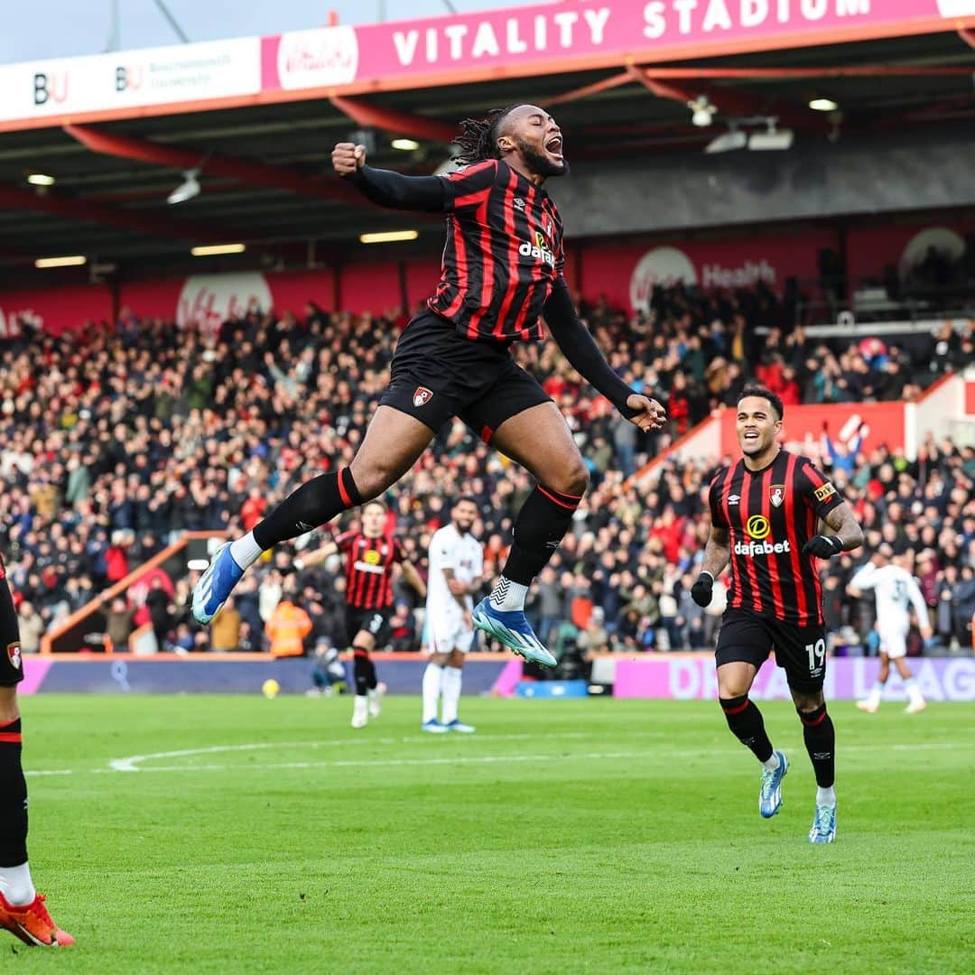 AFCボーンマスさんのインスタグラム写真 - (AFCボーンマスInstagram)「Air Antoine 😍」12月3日 23時17分 - afcb