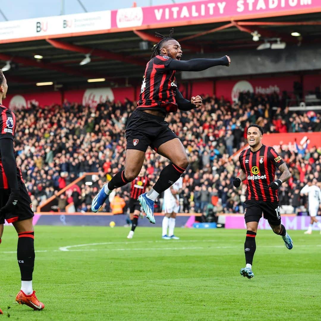 AFCボーンマスさんのインスタグラム写真 - (AFCボーンマスInstagram)「Air Antoine 😍」12月3日 23時17分 - afcb