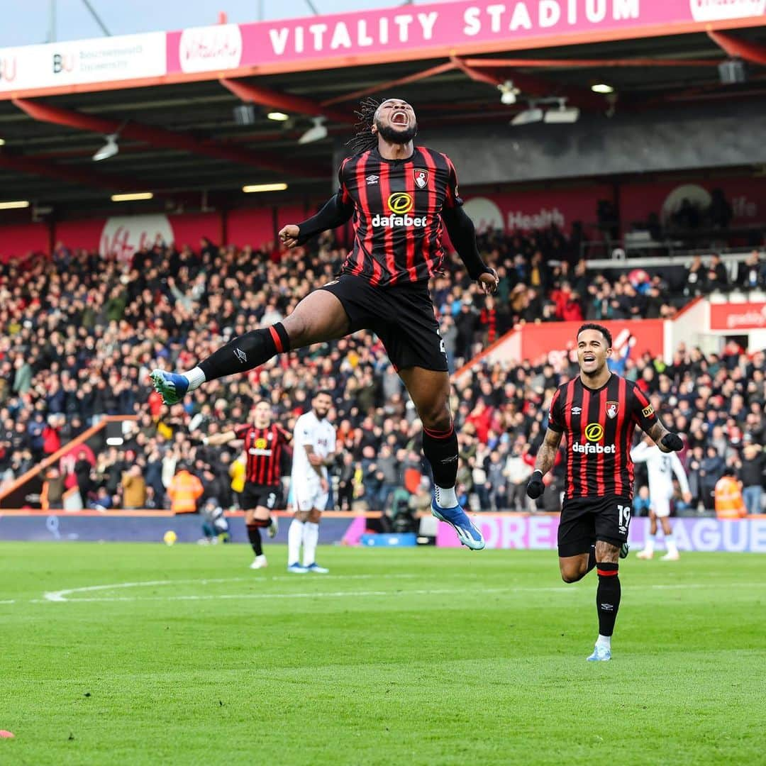 AFCボーンマスさんのインスタグラム写真 - (AFCボーンマスInstagram)「Air Antoine 😍」12月3日 23時17分 - afcb