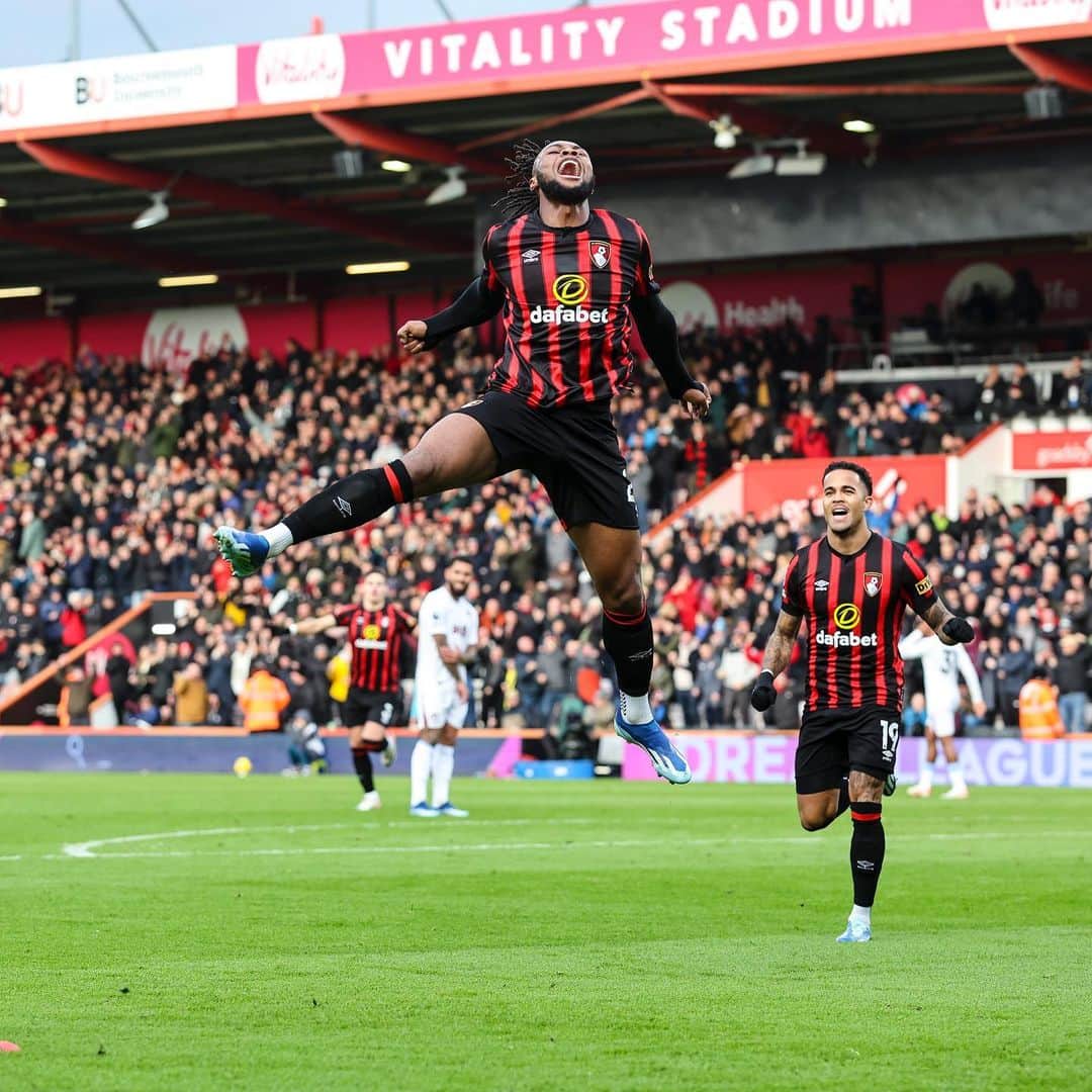 AFCボーンマスのインスタグラム：「Air Antoine 😍」