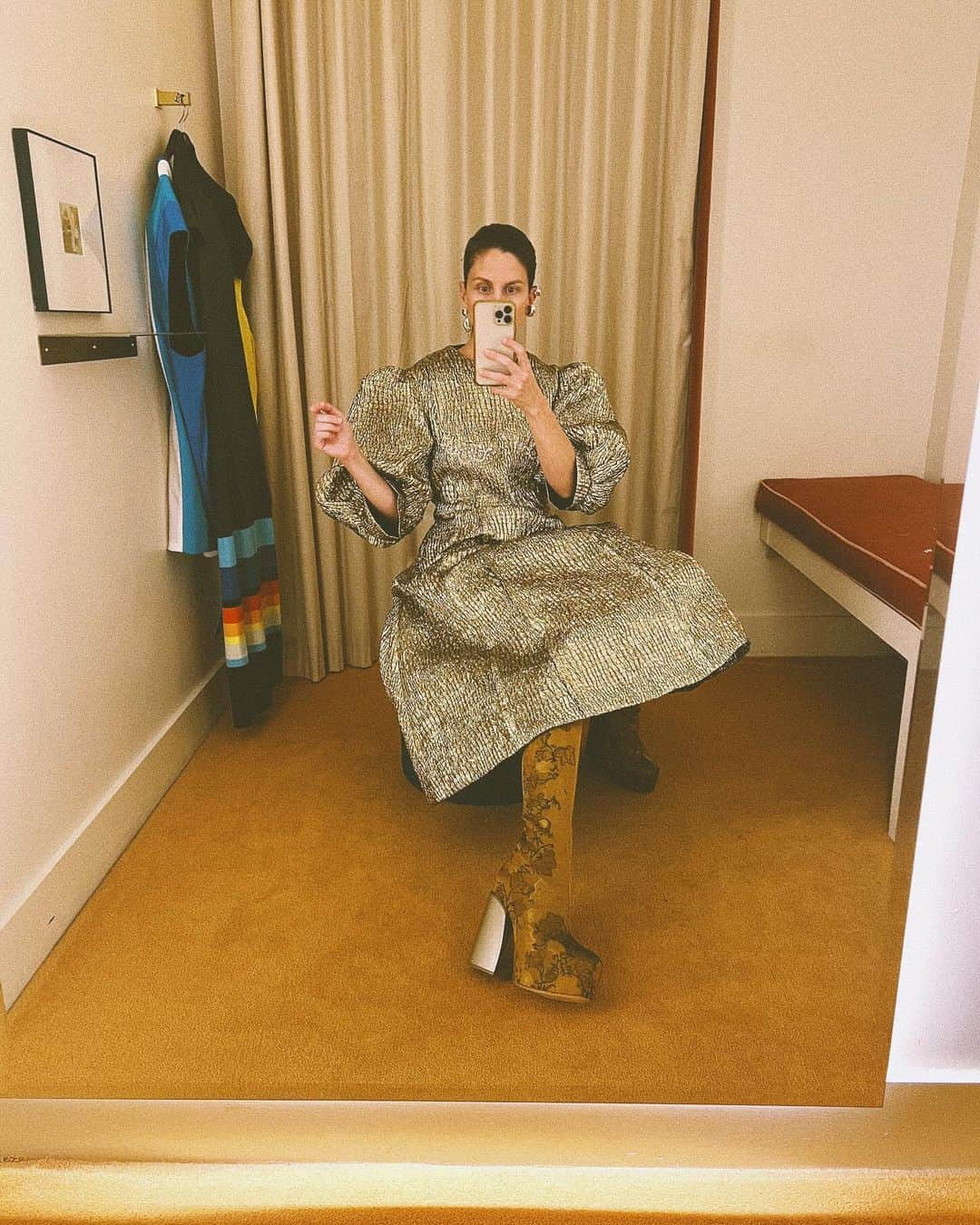 Monica Sordoさんのインスタグラム写真 - (Monica SordoInstagram)「Had so much fun personally styling our collection together with our dearest @by_sloan x @shopmcmullen by @sherri.mcmullen and her beautiful team & community of friends and clients in Oakland, CA. Thanks so much ladies for the wonderful times, leaving with a full heart and inspire 🤍✨」12月3日 23時28分 - monicasordo