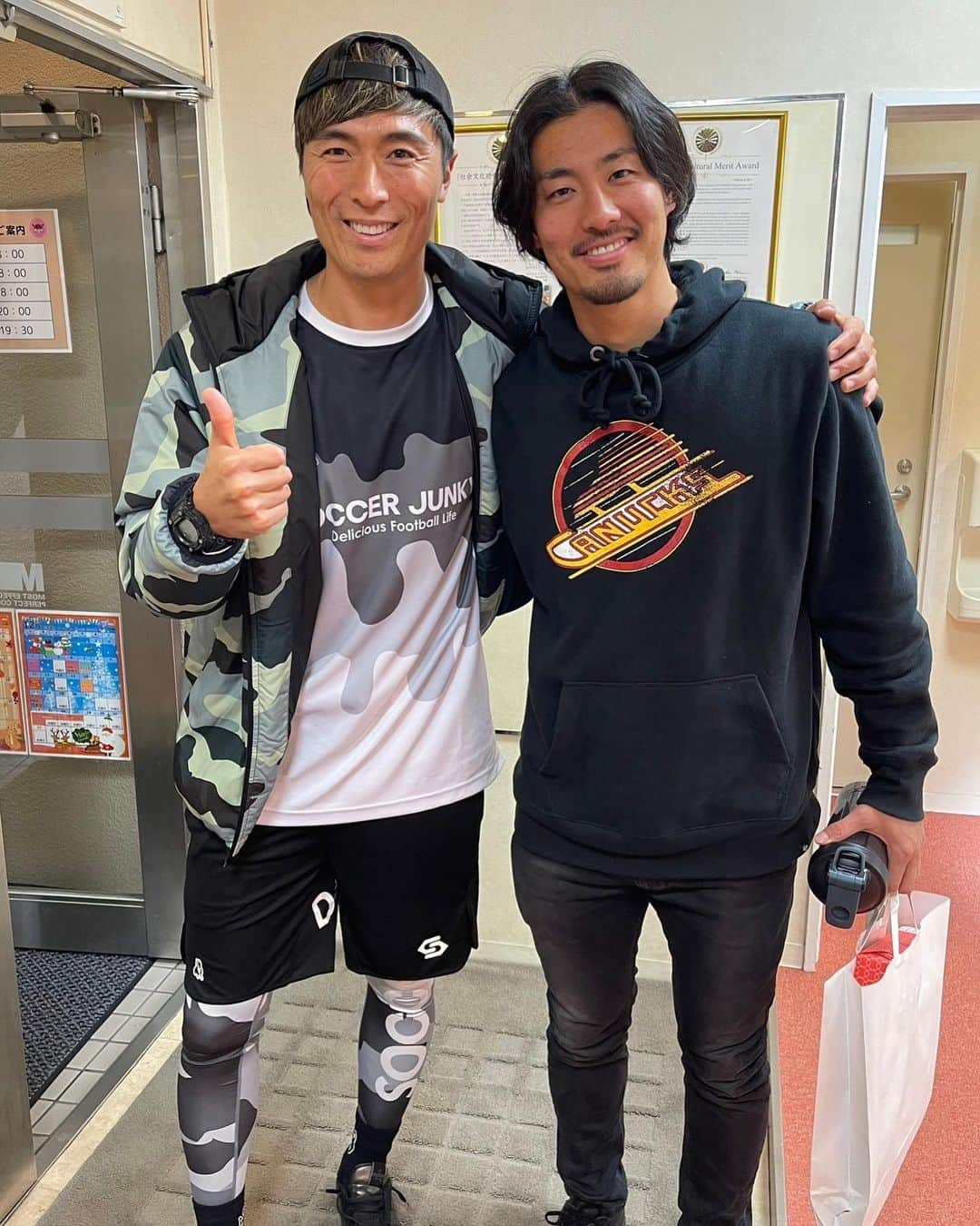 北野貴之さんのインスタグラム写真 - (北野貴之Instagram)「お帰り🇯🇵 久々の再会はマンパワー交換の子供達、教育の場所で！ 超最高の場所での再会だったね！ @heguru_japan_hq  皆様に感謝です。 また、会う日にどちらも人間的にパワーアップした幹に🔥」12月3日 23時28分 - takashi_kitano