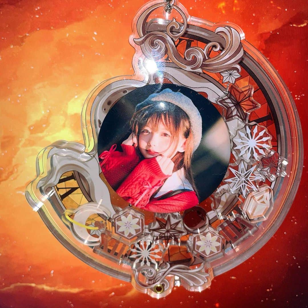 樱群のインスタグラム：「New merch on Taobao 橙购🍊 https://m.tb.cn/h.5OF1lkf?tk=DdOKW4LfVH9 CZ3457  新周边上架淘宝橙购啦！也谢谢大家支持新写真集预售销量已破200☺️🎉！！！」