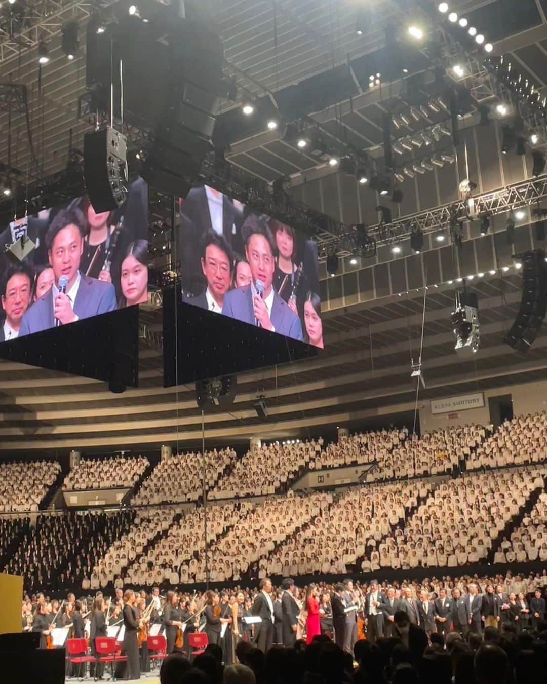 大竹耕太郎さんのインスタグラム写真 - (大竹耕太郎Instagram)「サントリー1万人の第9に ゲスト出演させて頂きました。 1万人での大合唱に鳥肌が止まりませんでした。 音楽と野球, 一見対極のようですが それらによって沢山の人々を感動させられる, 明日への活力や勇気を与えられる という点では同じだと思います。 僕が今日心打たれたように, 僕もプレーで勇気や感動を届けられるように 頑張りたいなと改めて思わされました。 お招き頂きありがとうございました！ #1万人の第九  #佐渡裕  さん #田中圭　さん #二桁勝利お祝いスーツ #早速着させて頂きました #岩貞大先輩ありがとうございます」12月3日 23時48分 - ohtake_49