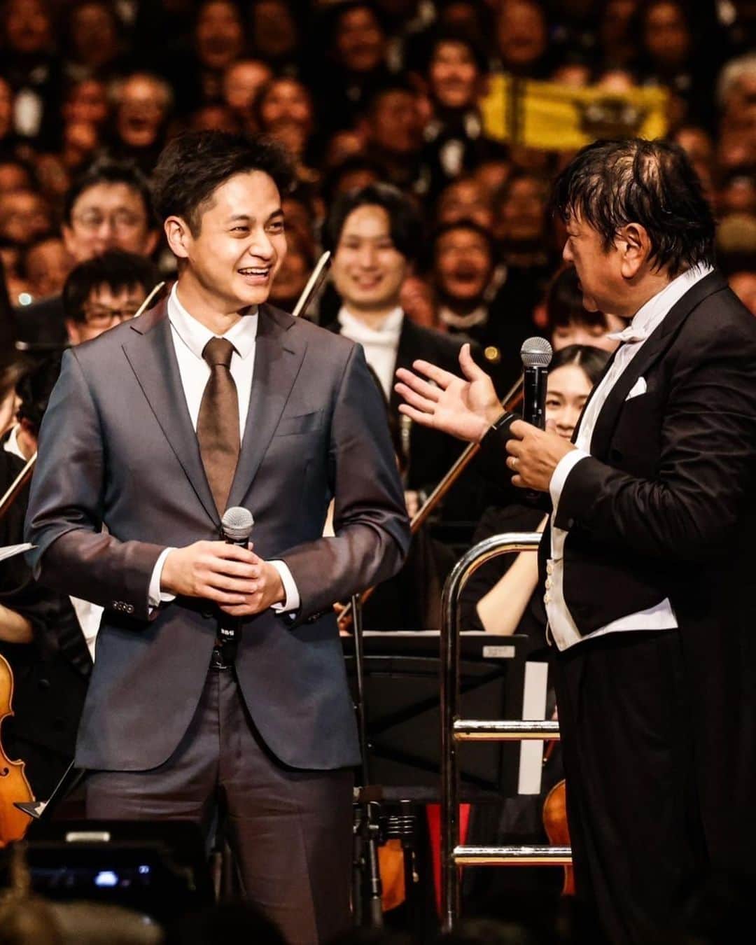 大竹耕太郎さんのインスタグラム写真 - (大竹耕太郎Instagram)「サントリー1万人の第9に ゲスト出演させて頂きました。 1万人での大合唱に鳥肌が止まりませんでした。 音楽と野球, 一見対極のようですが それらによって沢山の人々を感動させられる, 明日への活力や勇気を与えられる という点では同じだと思います。 僕が今日心打たれたように, 僕もプレーで勇気や感動を届けられるように 頑張りたいなと改めて思わされました。 お招き頂きありがとうございました！ #1万人の第九  #佐渡裕  さん #田中圭　さん #二桁勝利お祝いスーツ #早速着させて頂きました #岩貞大先輩ありがとうございます」12月3日 23時48分 - ohtake_49